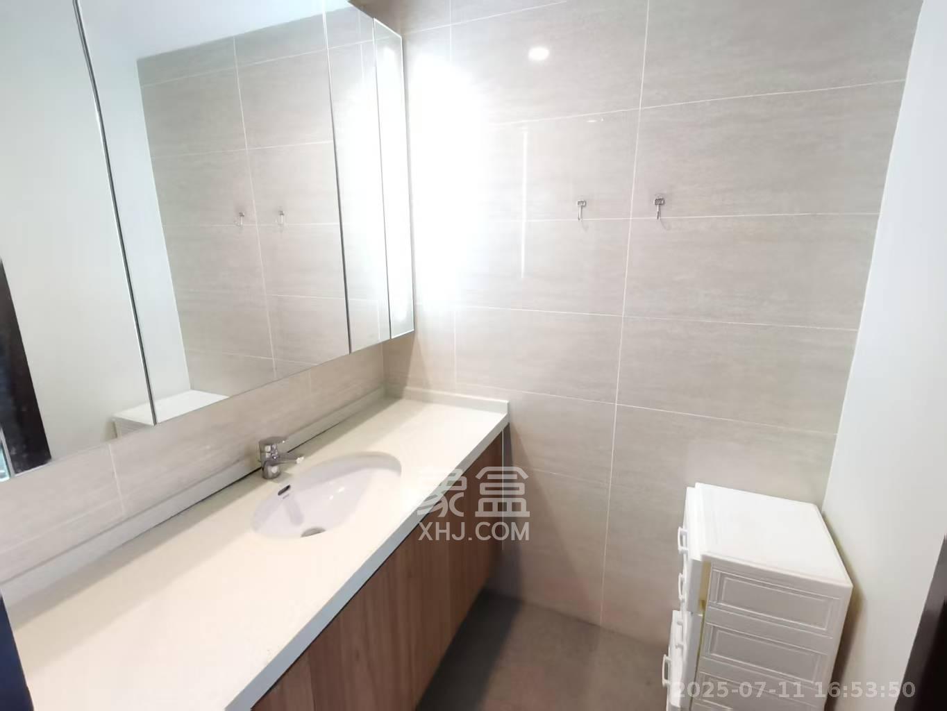 荣泰广场 3室2厅1卫 2100.0元/月 荣泰广场 3室2厅1卫 2100.0元/月室内图