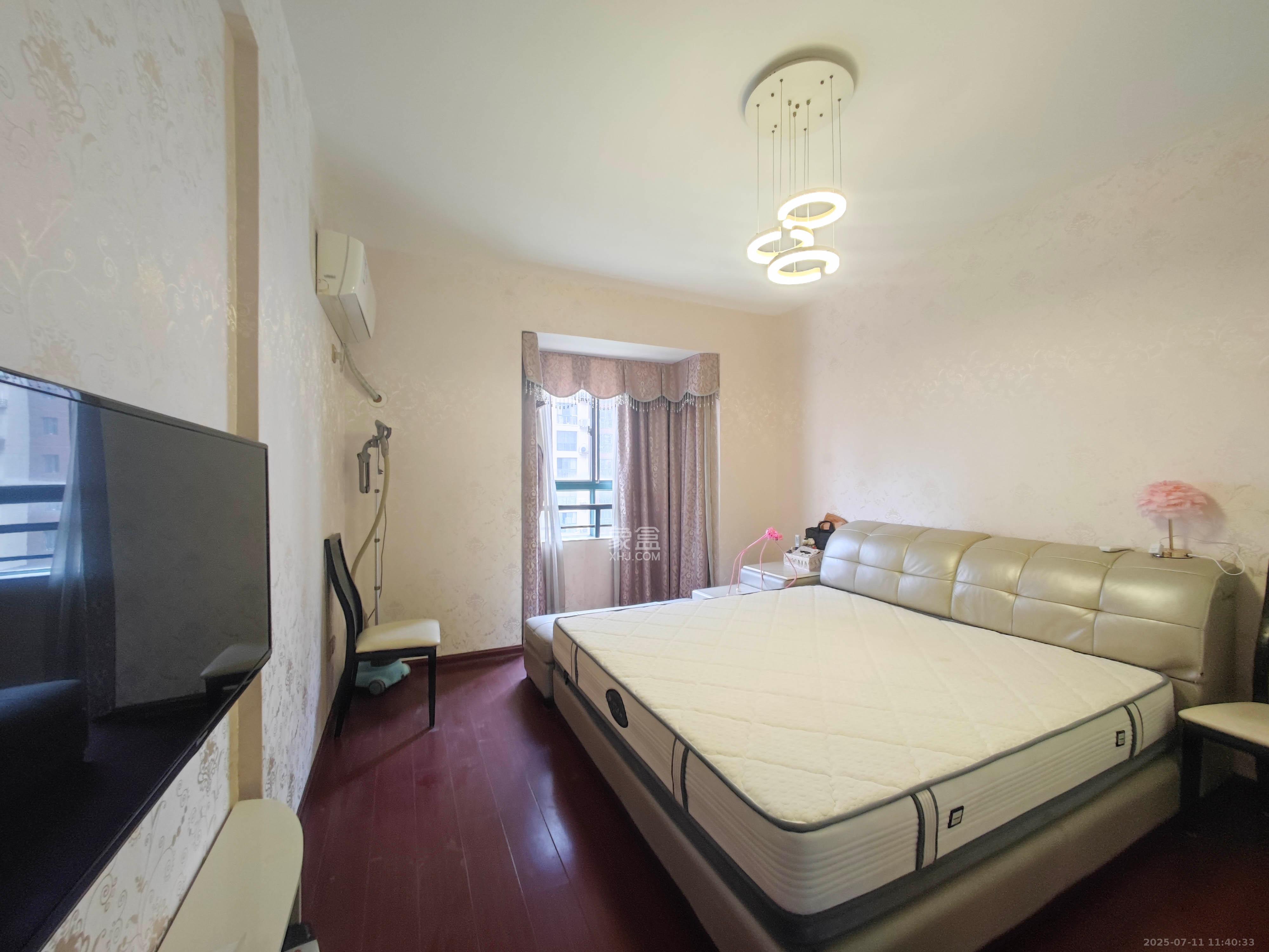 华盛世纪新城 4室2厅2卫 155.0万 华盛世纪新城 4室2厅2卫 155.0万卧室