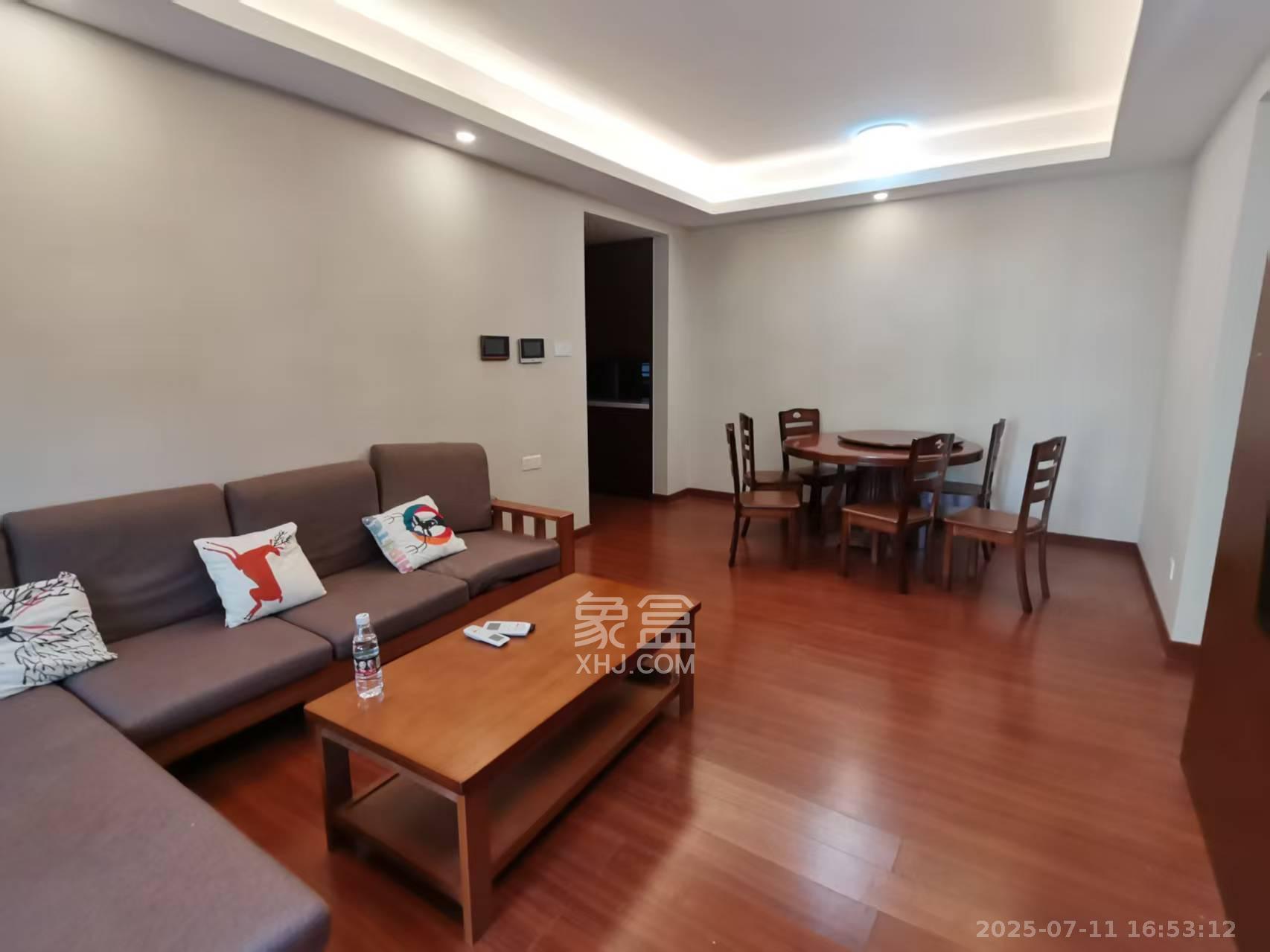 荣泰广场 3室2厅1卫 2100.0元/月 荣泰广场 3室2厅1卫 2100.0元/月室内图