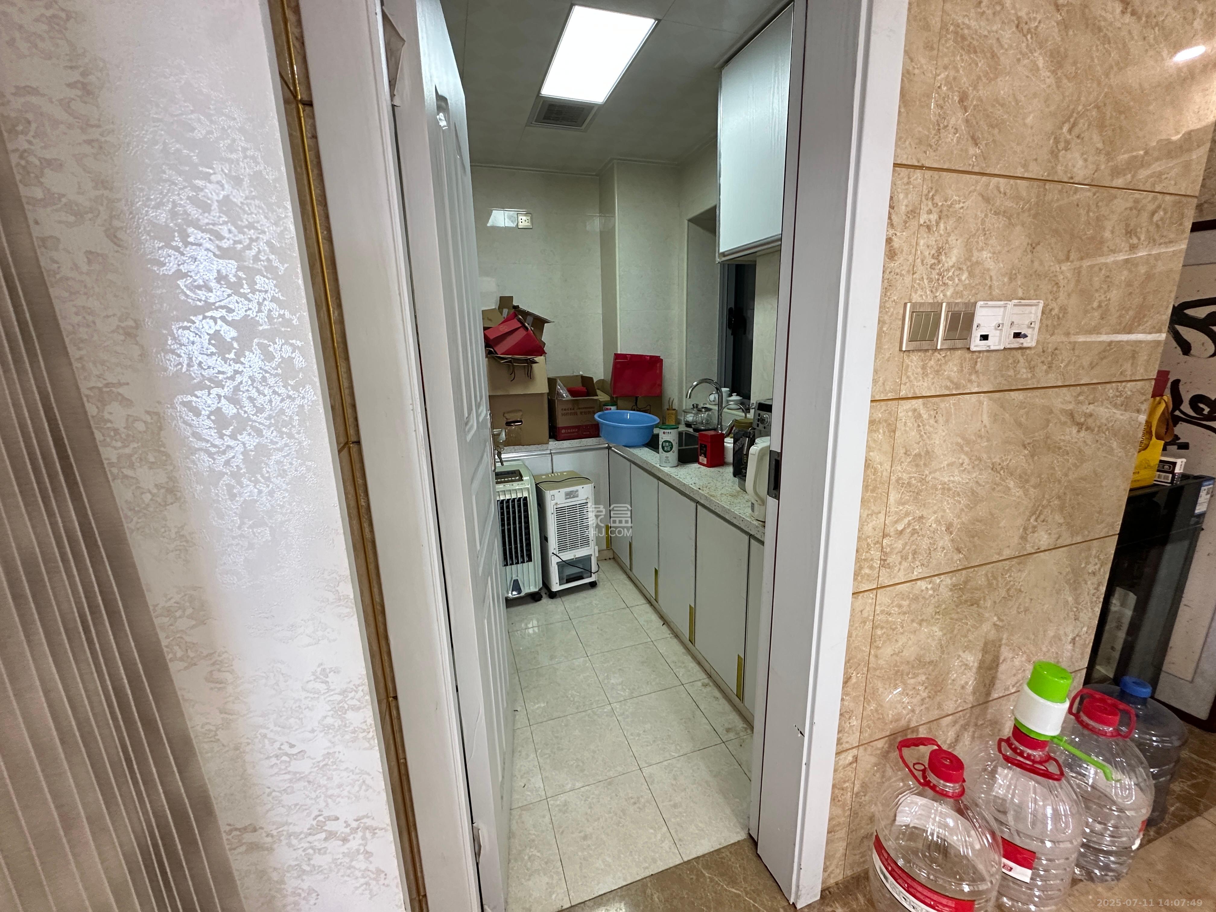 保利国际广场 1室2厅1卫 8200.0元/月 保利国际广场 1室2厅1卫 8200.0元/月室内图