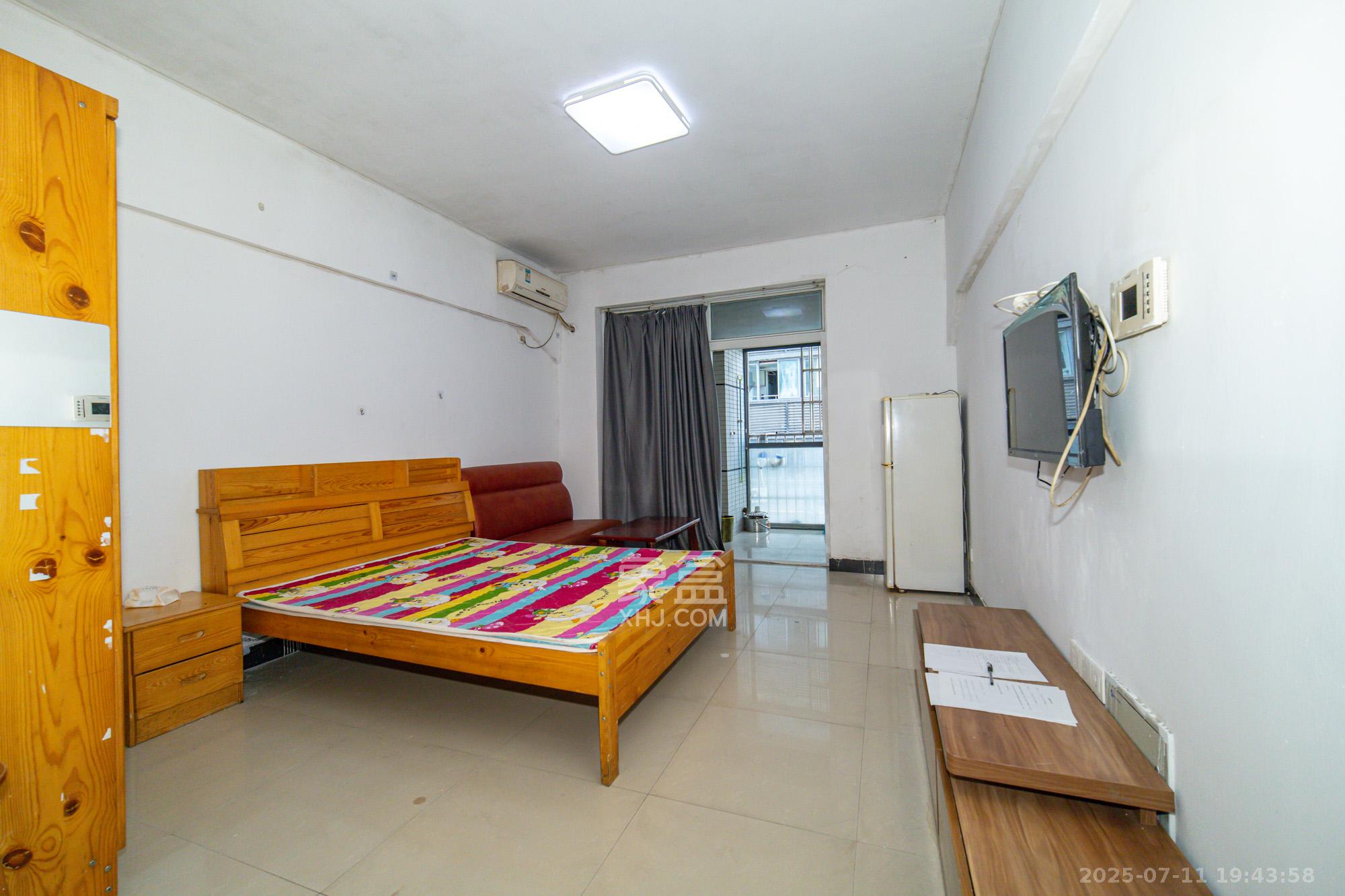 尚都花园城  1室1厅1卫    16.8万客厅