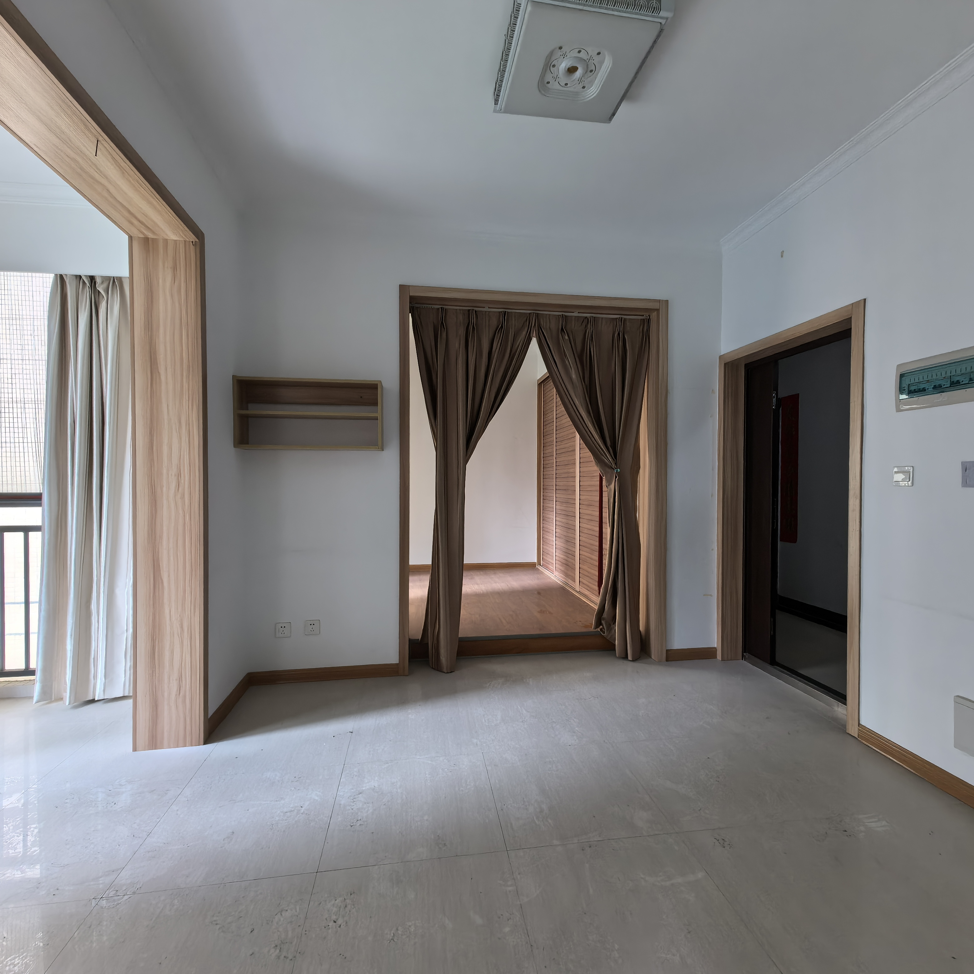 水映豪廷(一,二,三期) 1室0厅0卫 1300.0元/月 水映豪廷(一,二,三期) 1室0厅0卫 1300.0元/月室内图