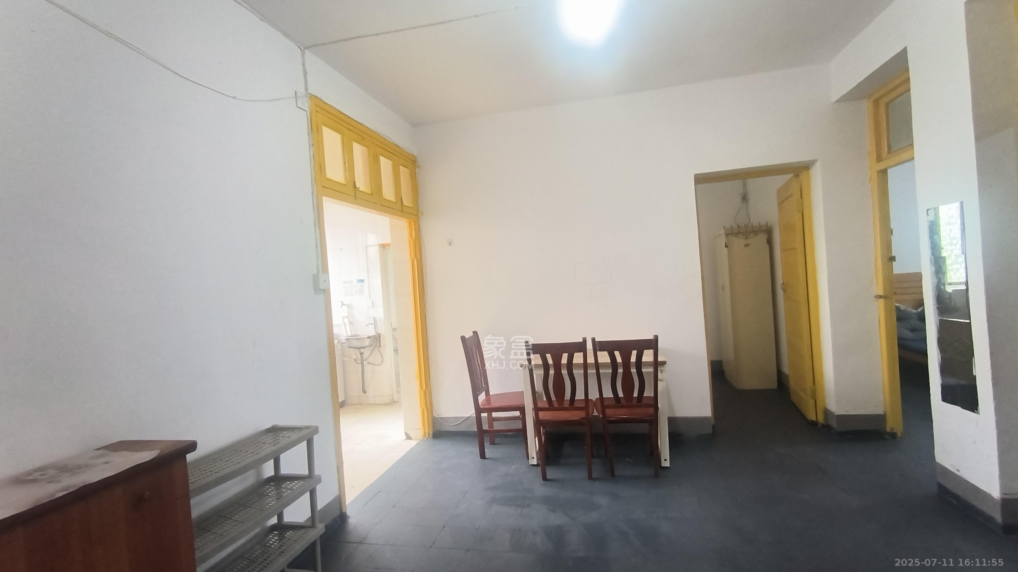 红旗区三片  3室1厅1卫    1800.0元/月 红旗区三片  3室1厅1卫    1800.0元/月室内图