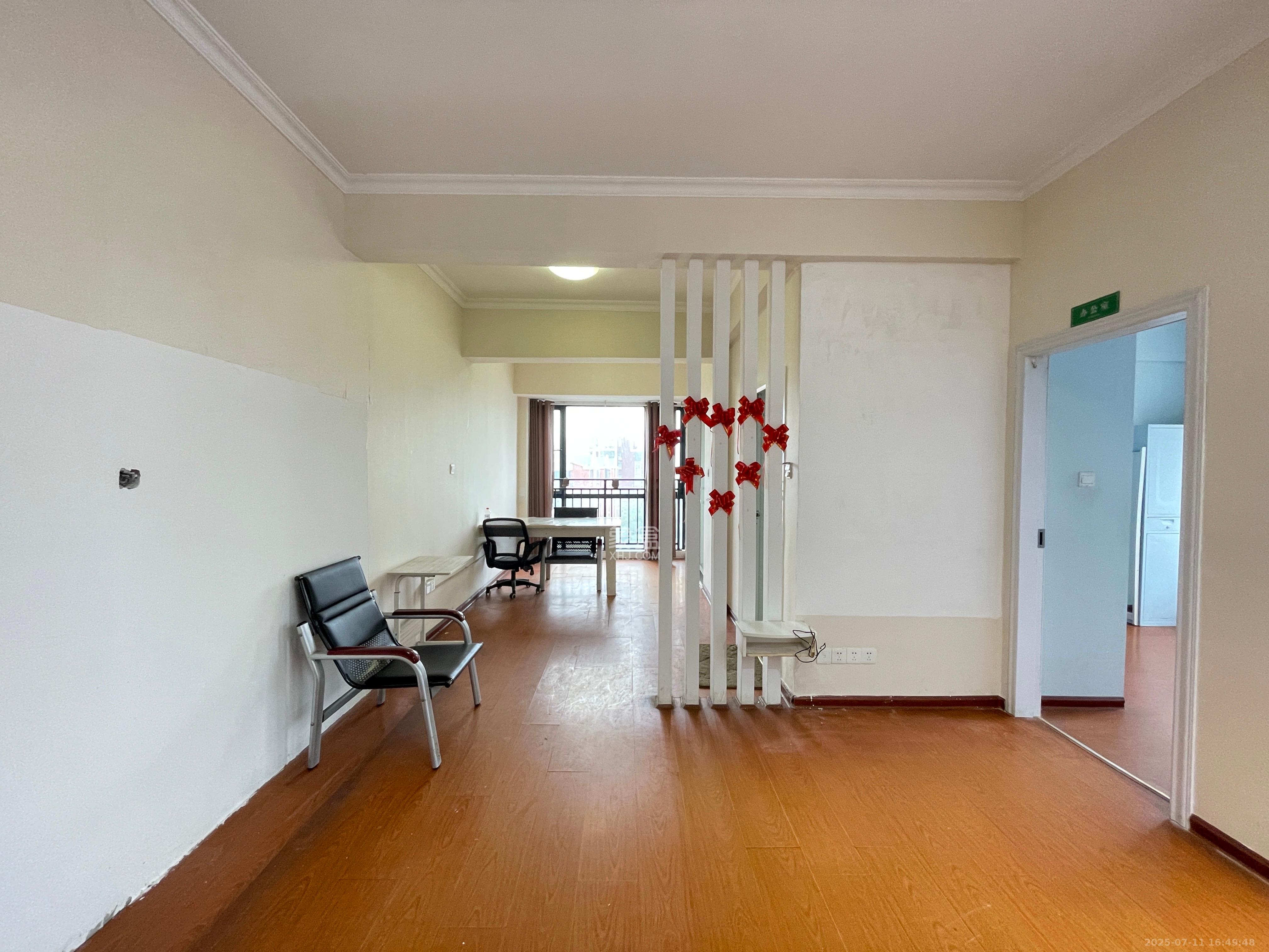 地华梅溪湖畔  2室1厅1卫    2200.0元/月 地华梅溪湖畔  2室1厅1卫    2200.0元/月室内图