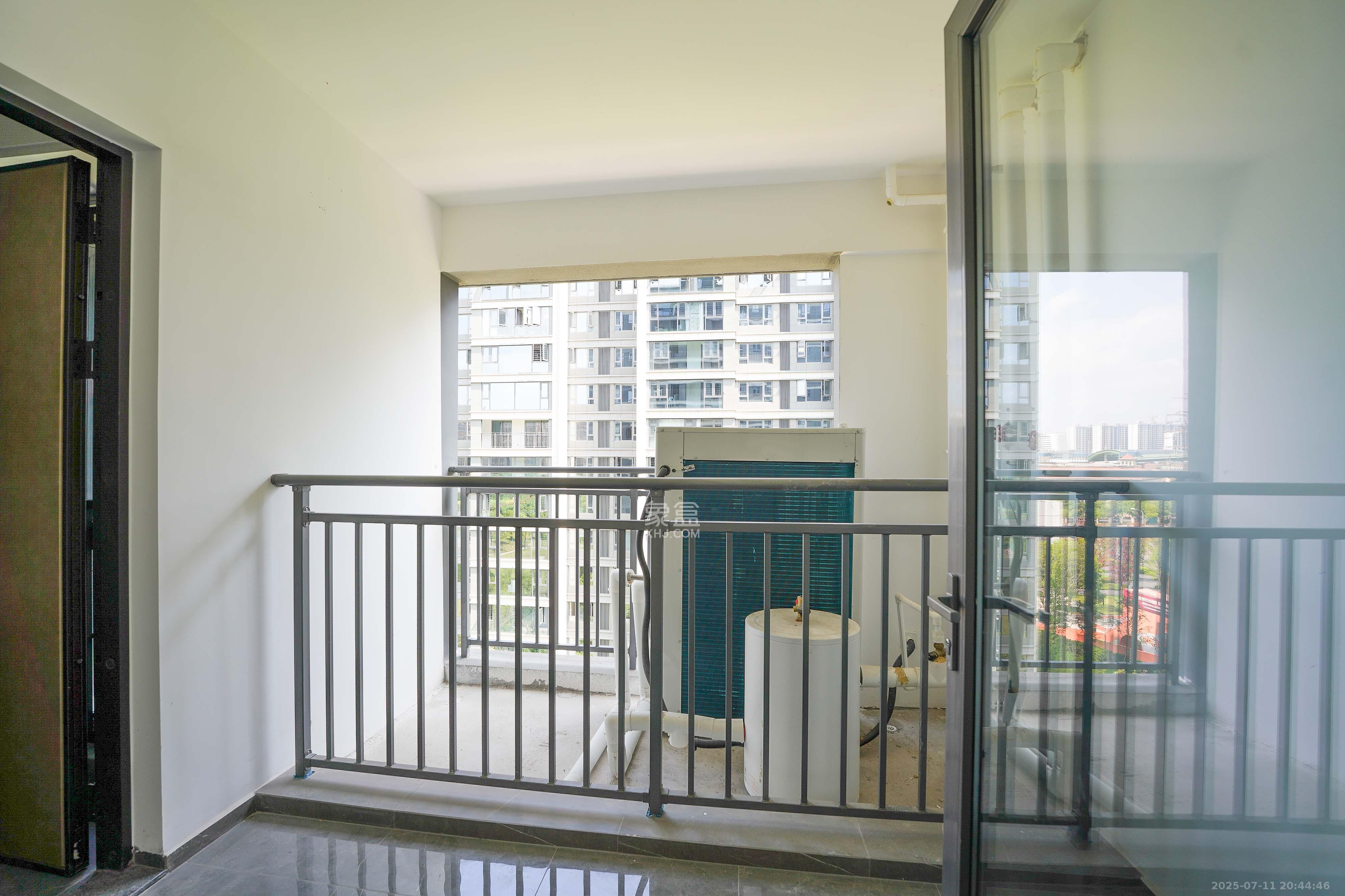 中海寰宇天下  4室2厅3卫    230.0万 中海寰宇天下  4室2厅3卫    230.0万阳台