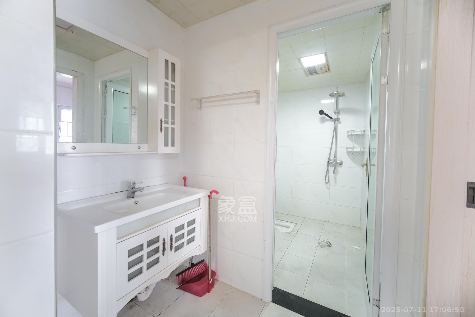 荣盛花语城  2室2厅1卫    55.0万 荣盛花语城  2室2厅1卫    55.0万卫生间