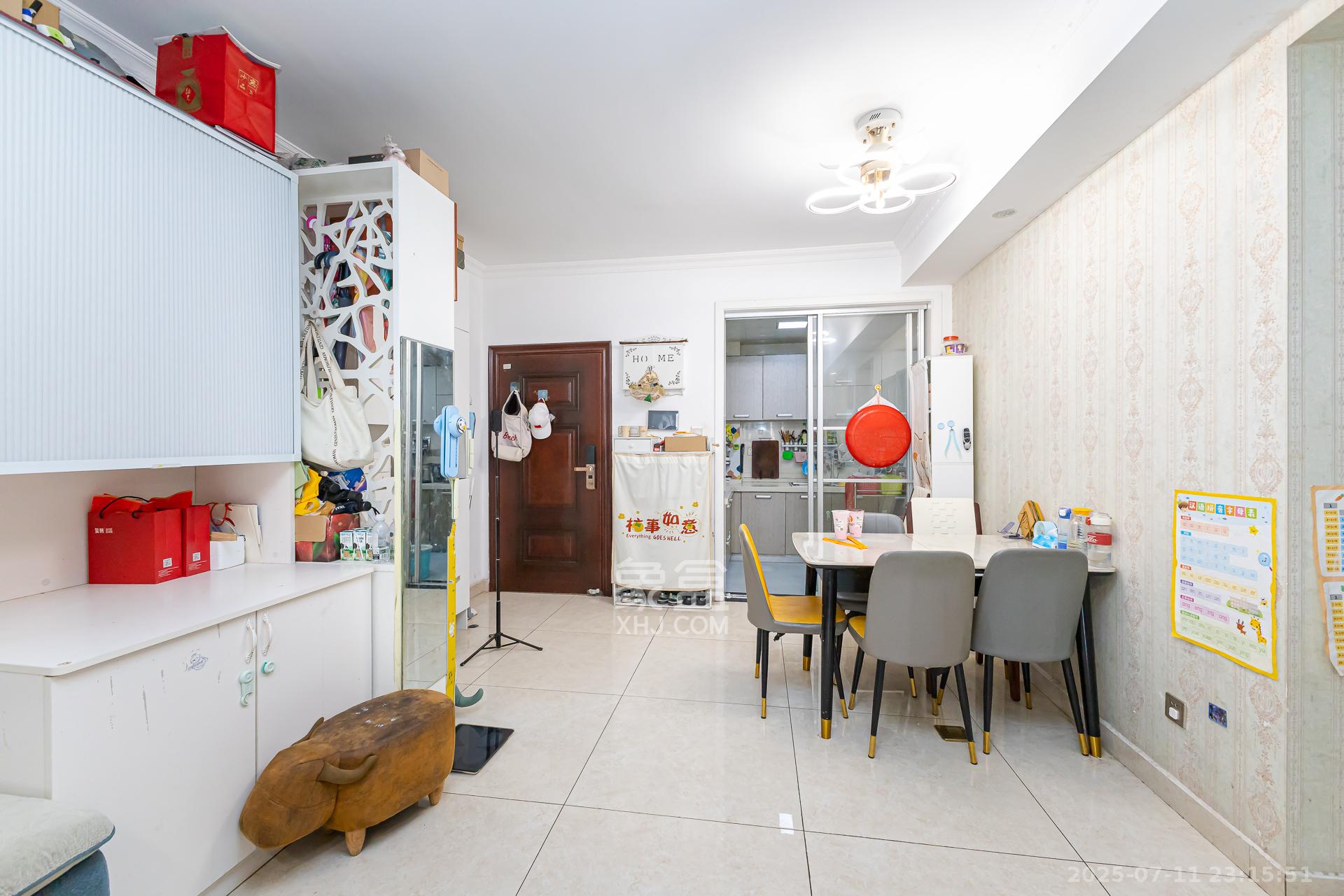 勤诚达新界  3室2厅1卫    75.0万 勤诚达新界  3室2厅1卫    75.0万客厅