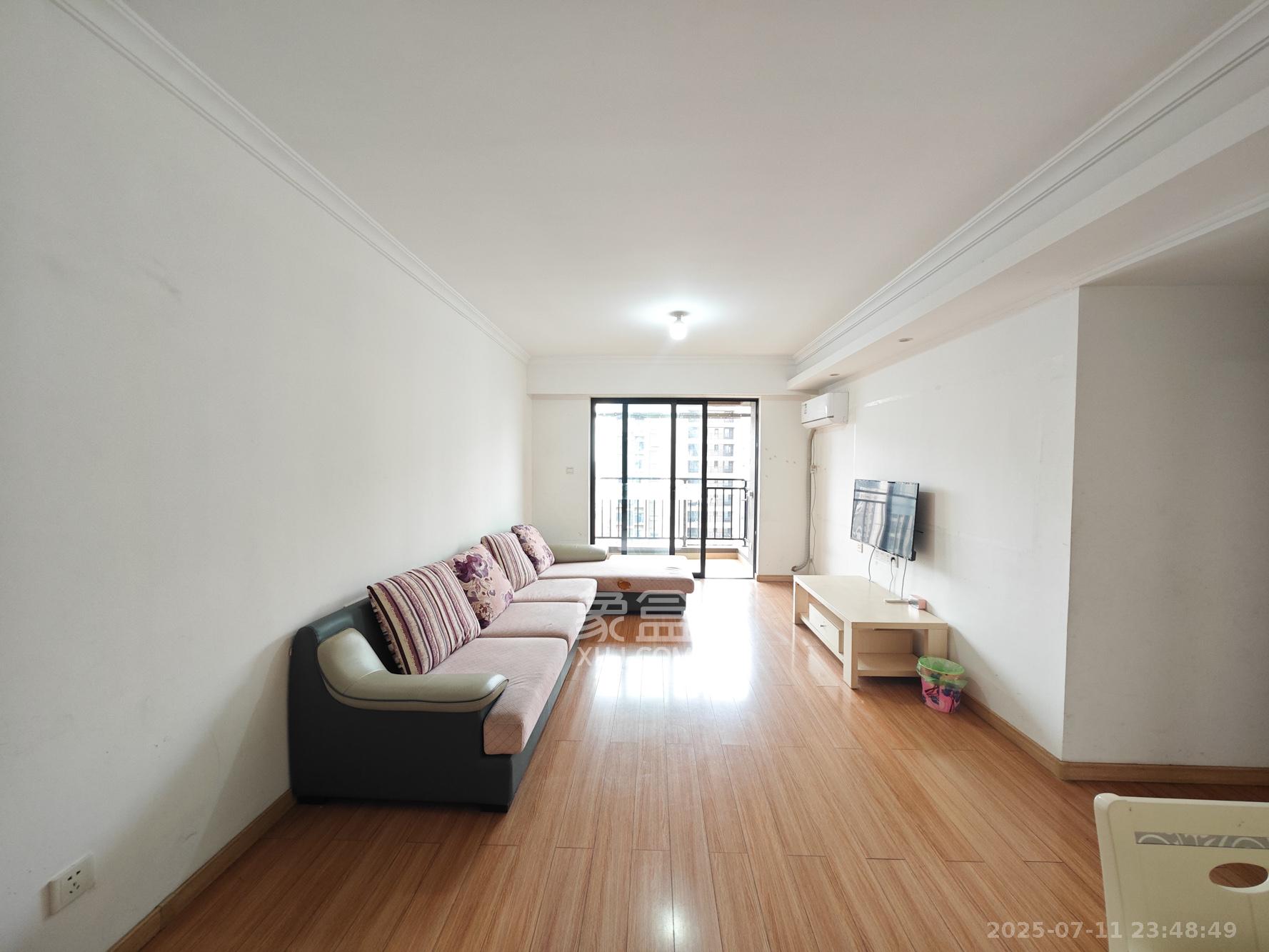 万科魅力之城 3室2厅2卫 89.8万 万科魅力之城 3室2厅2卫 89.8万客厅