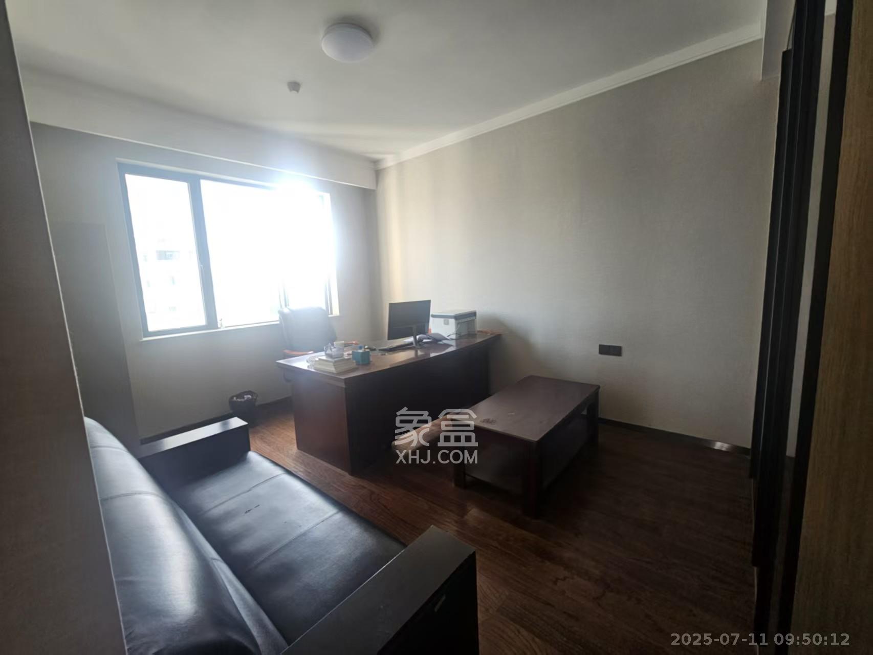 旭辉都会山  4室2厅3卫    9000.0元/月 旭辉都会山  4室2厅3卫    9000.0元/月室内图