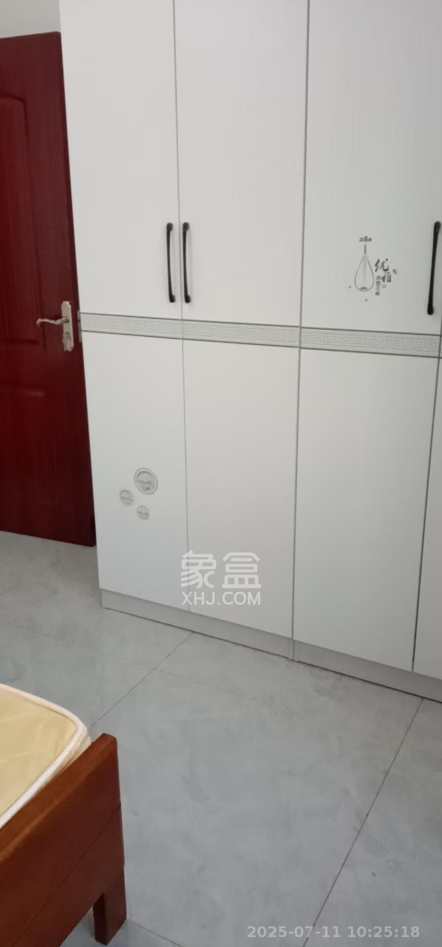 湖湾世景  3室2厅1卫   2500.00元/月室内图