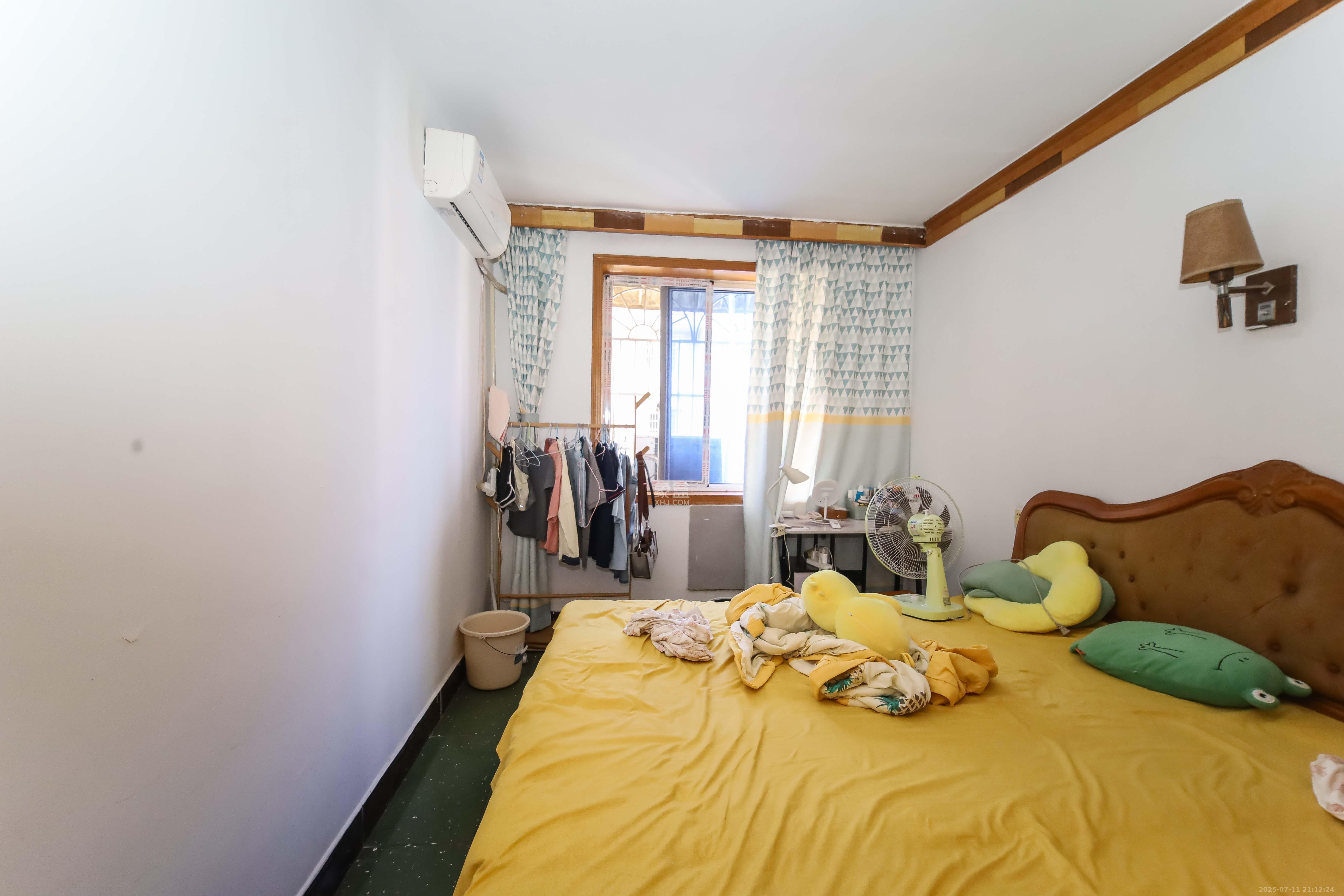 荷花园小区（安置房小区）  2室2厅1卫    38.0万卧室