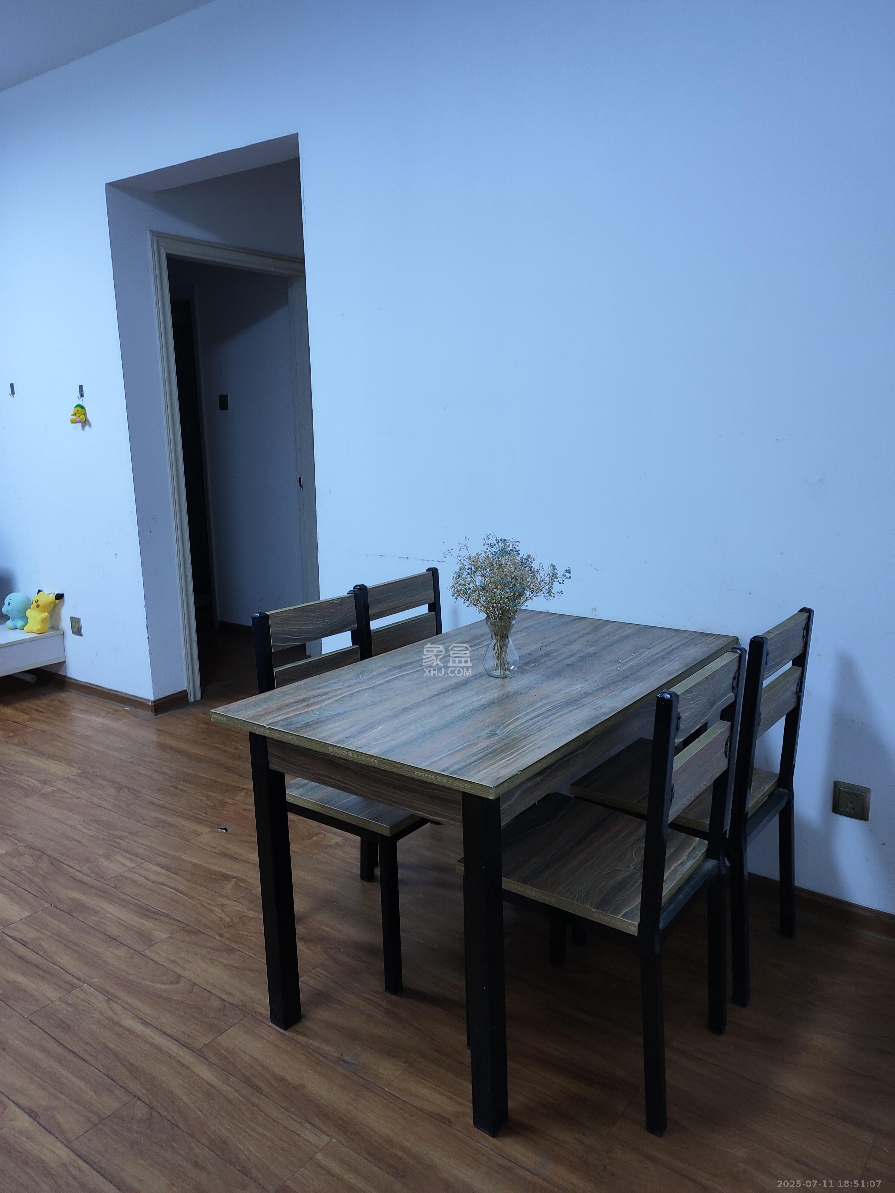 上海城小区  3室1厅1卫   1900.00元/月室内图
