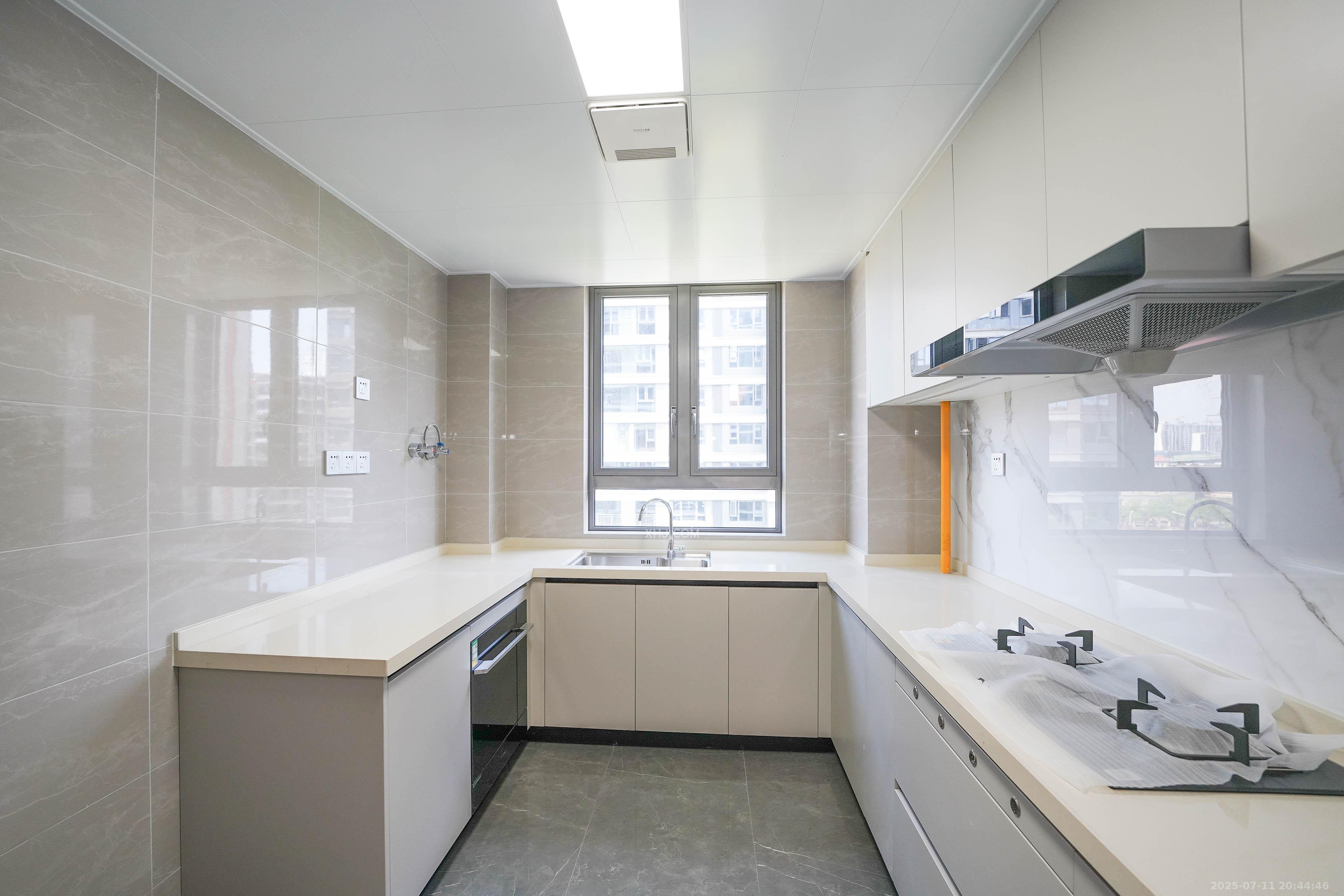 中海寰宇天下  4室2厅3卫    230.0万 中海寰宇天下  4室2厅3卫    230.0万其他