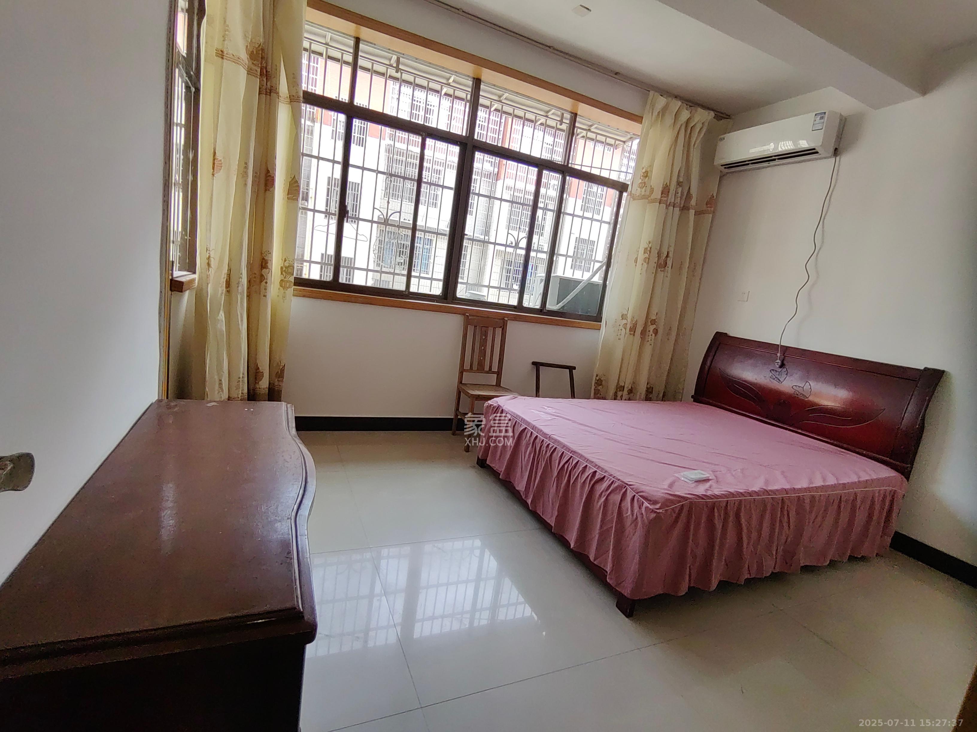 月湖安置小区(马栏山小区)  3室2厅2卫    1800.0元/月 月湖安置小区(马栏山小区)  3室2厅2卫    1800.0元/月室内图1