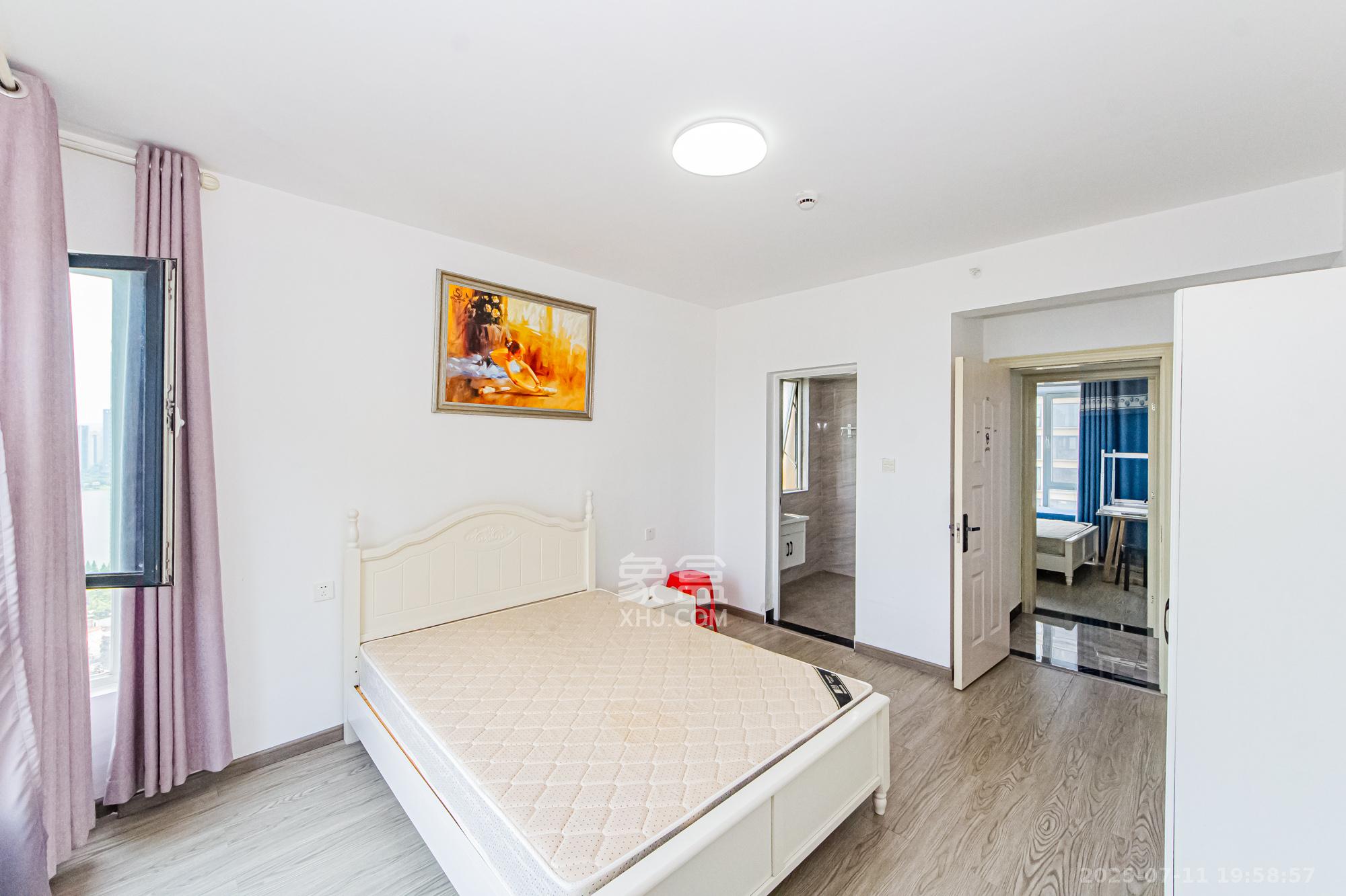 北辰三角洲E7区  4室2厅2卫    230.0万卧室