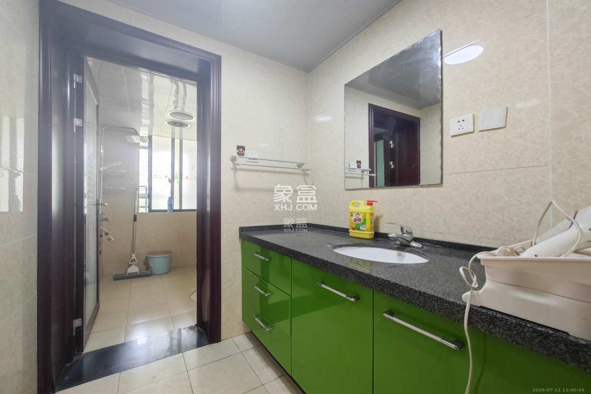 华盛世纪新城 4室2厅2卫 155.0万 华盛世纪新城 4室2厅2卫 155.0万卫生间