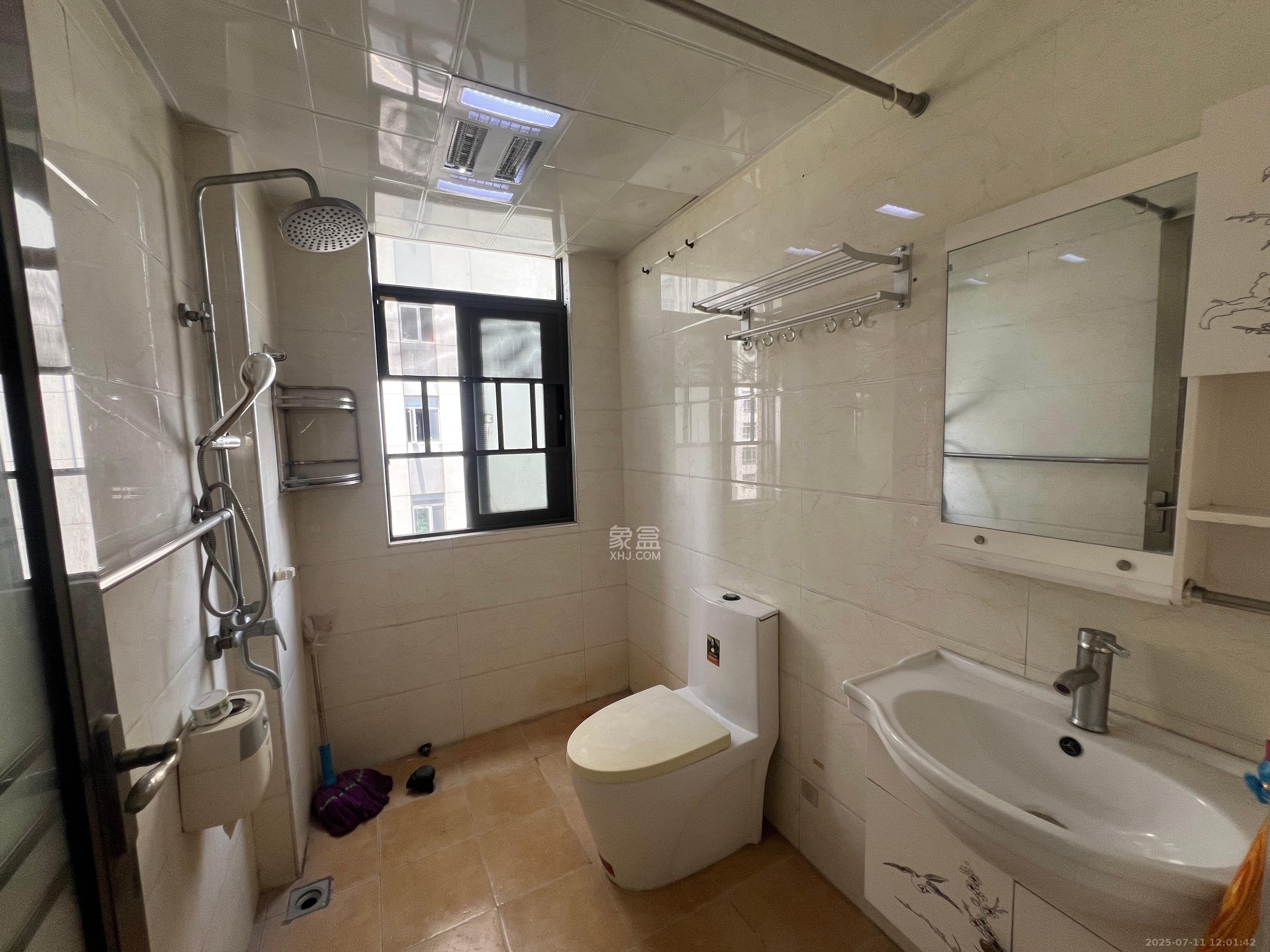 中央美郡 3室2厅1卫 3000.0元/月 中央美郡 3室2厅1卫 3000.0元/月室内图