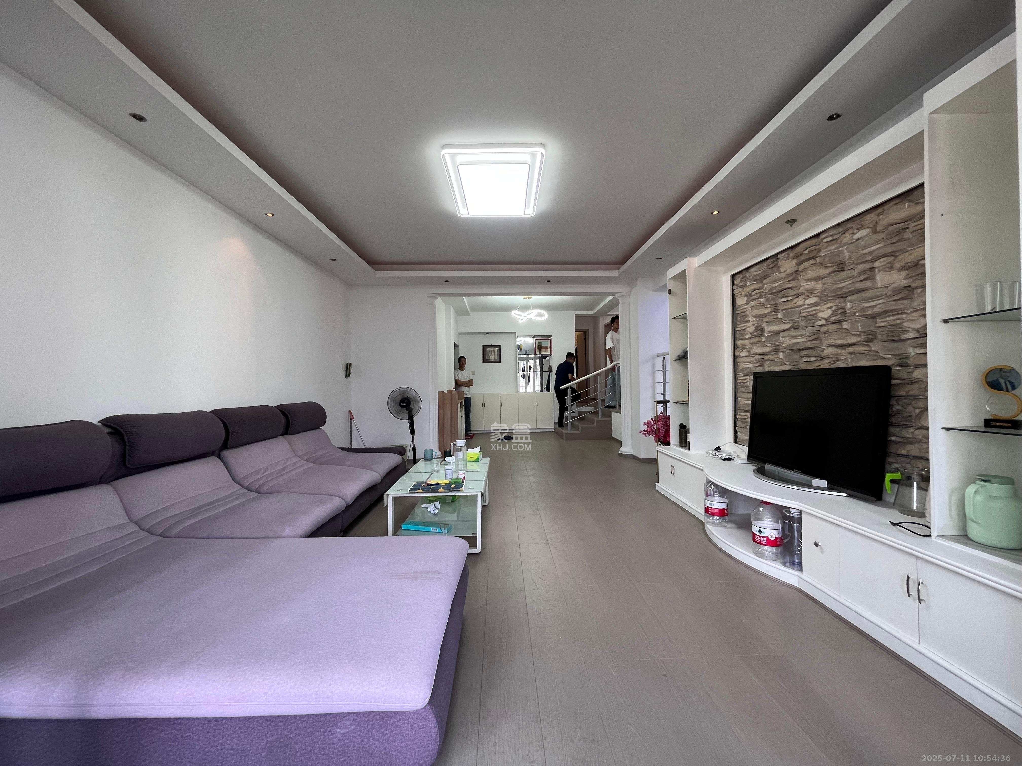 南湖嘉园 3室2厅2卫 3000.0元/月 南湖嘉园 3室2厅2卫 3000.0元/月室内图