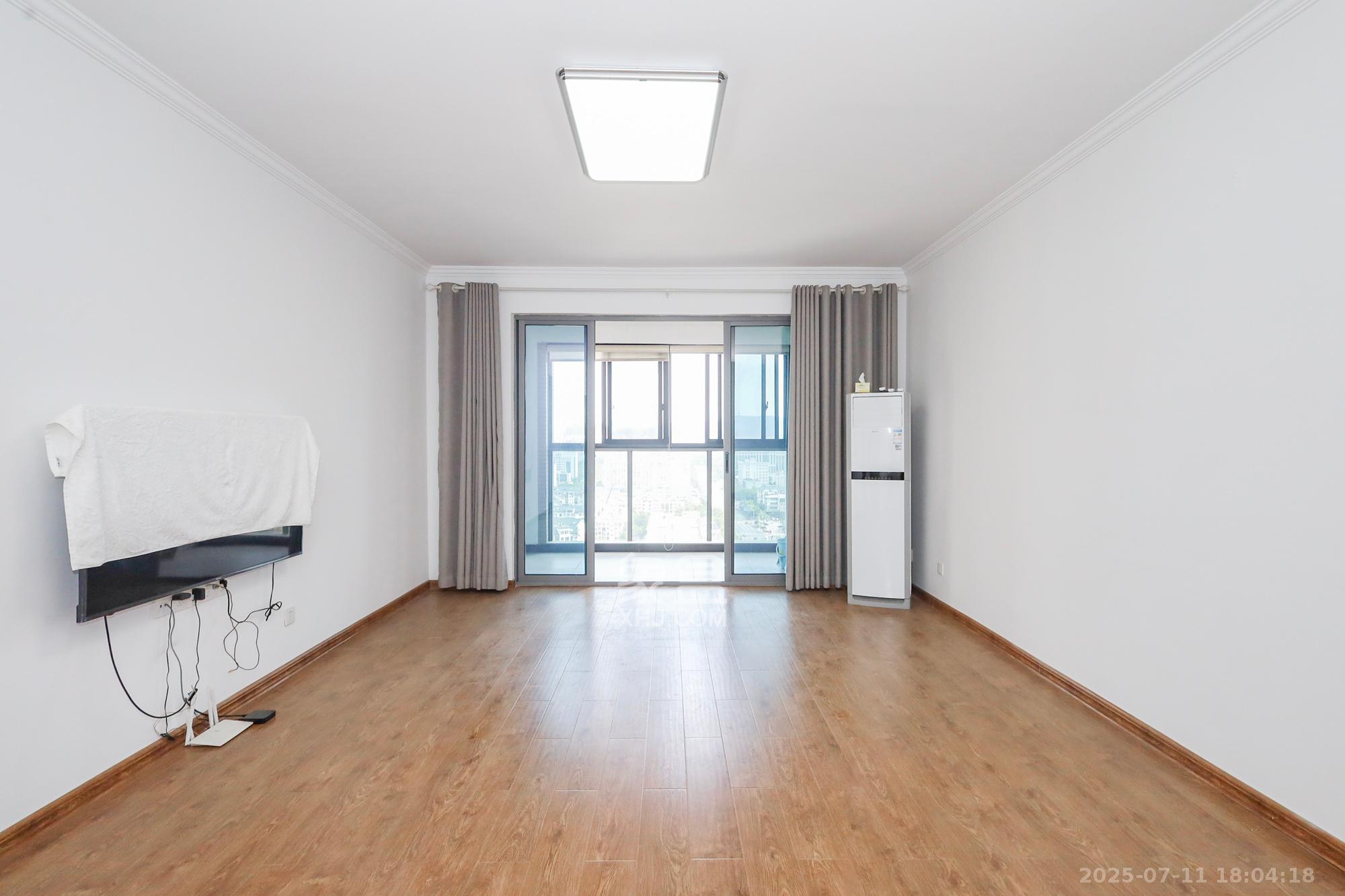 八方小区C区  3室2厅2卫    368.0万 八方小区C区  3室2厅2卫    368.0万客厅