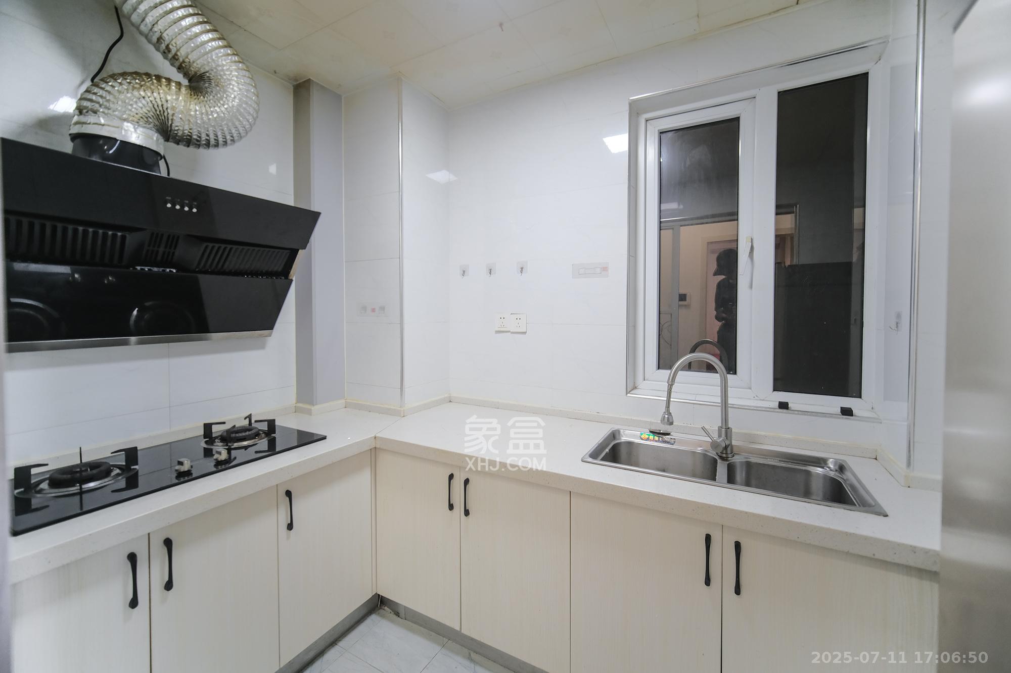 荣盛花语城  2室2厅1卫    55.0万 荣盛花语城  2室2厅1卫    55.0万厨房