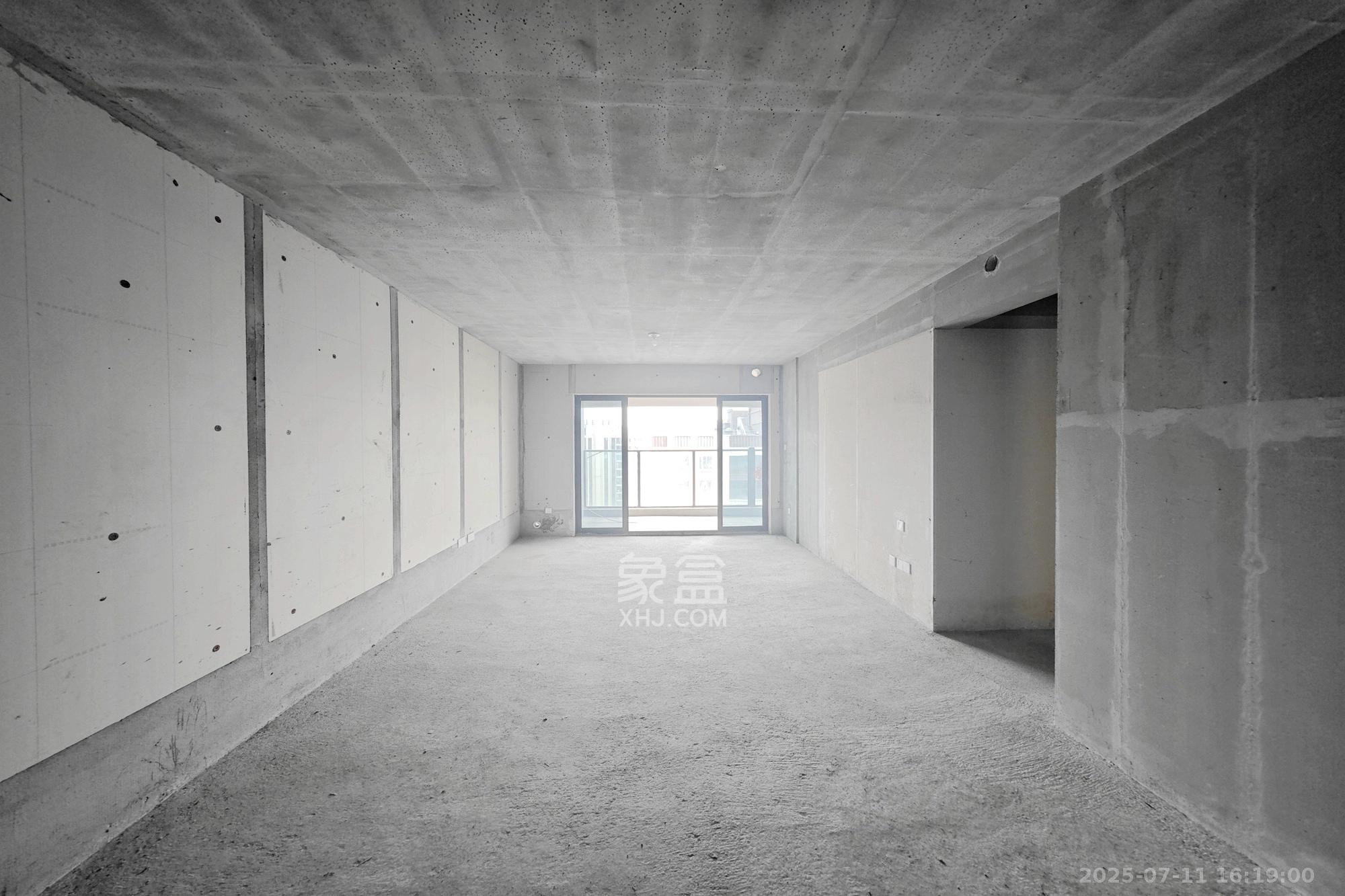 国欣向荣府 4室2厅2卫 130.0万 国欣向荣府 4室2厅2卫 130.0万客厅