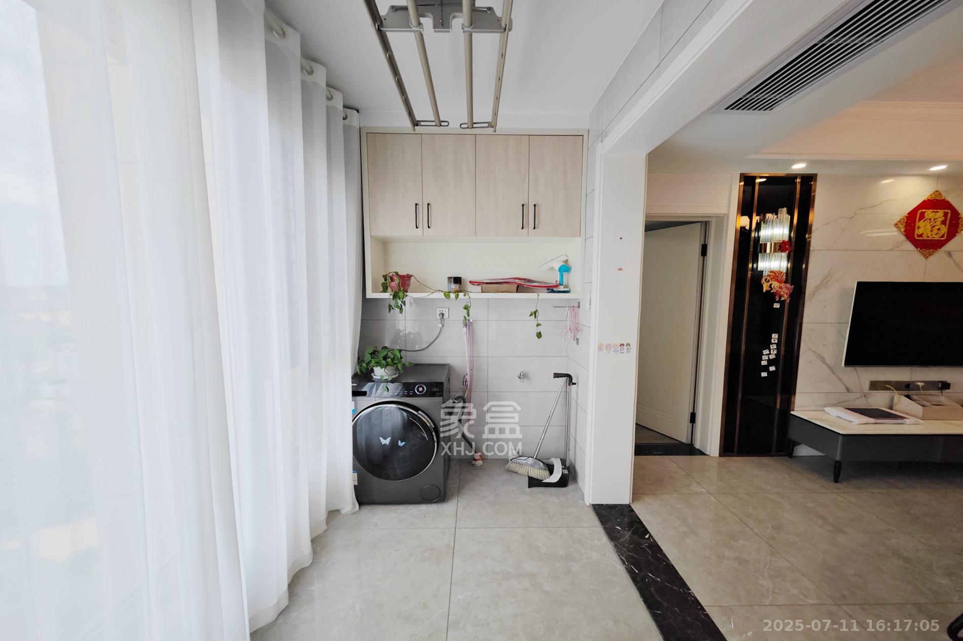 建发中央悦府  3室2厅2卫    149.0万阳台
