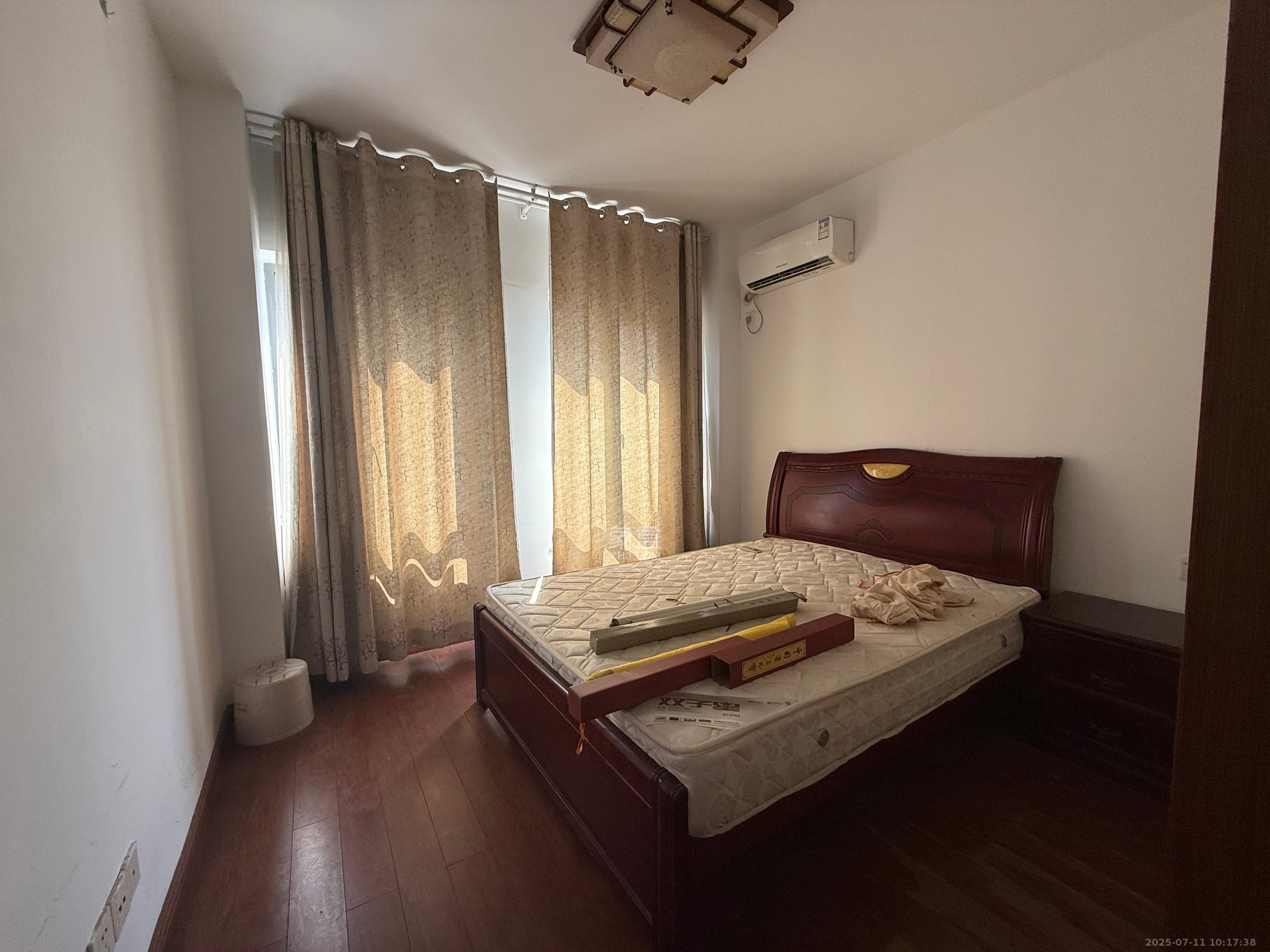 上海城小区 2室2厅1卫 1900.0元/月 上海城小区 2室2厅1卫 1900.0元/月室内图