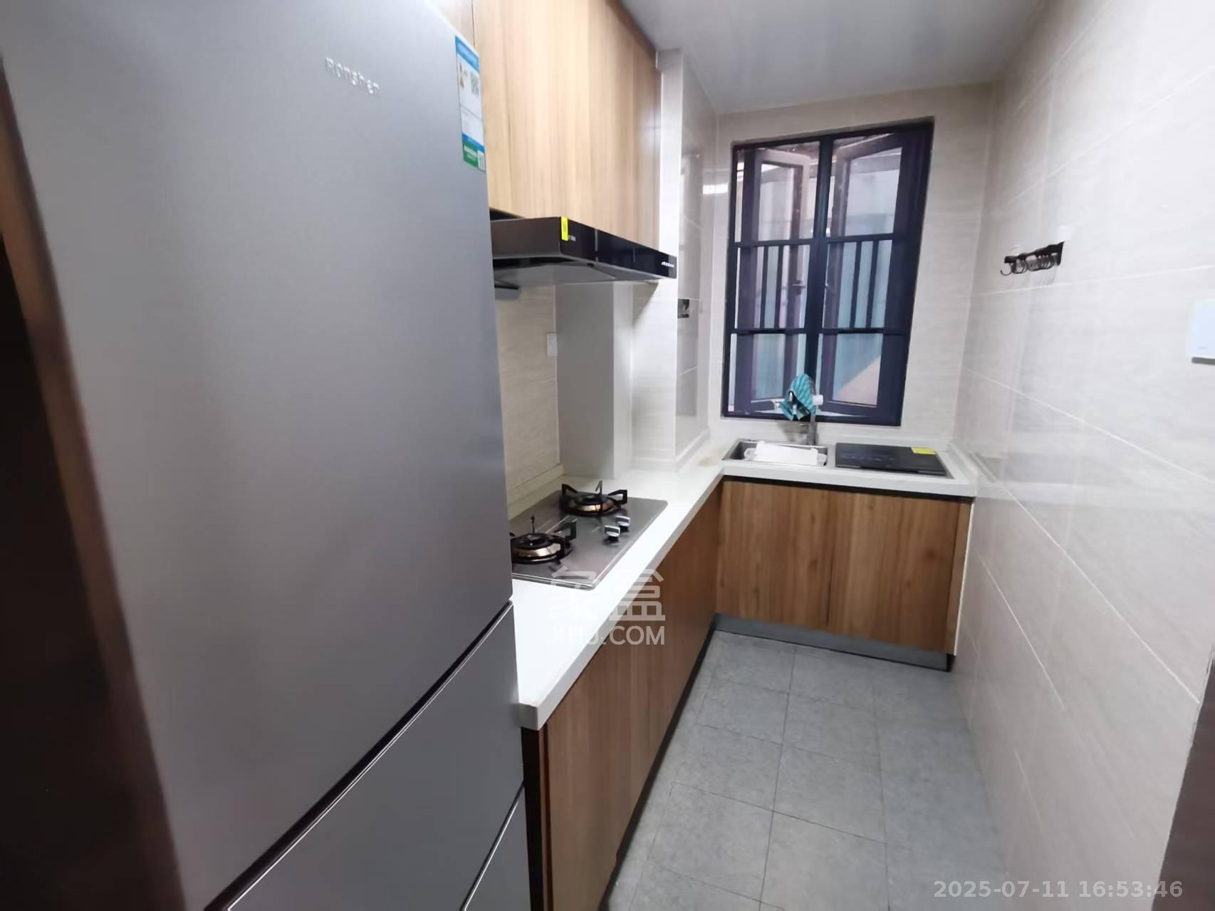 荣泰广场 3室2厅1卫 2100.0元/月 荣泰广场 3室2厅1卫 2100.0元/月室内图