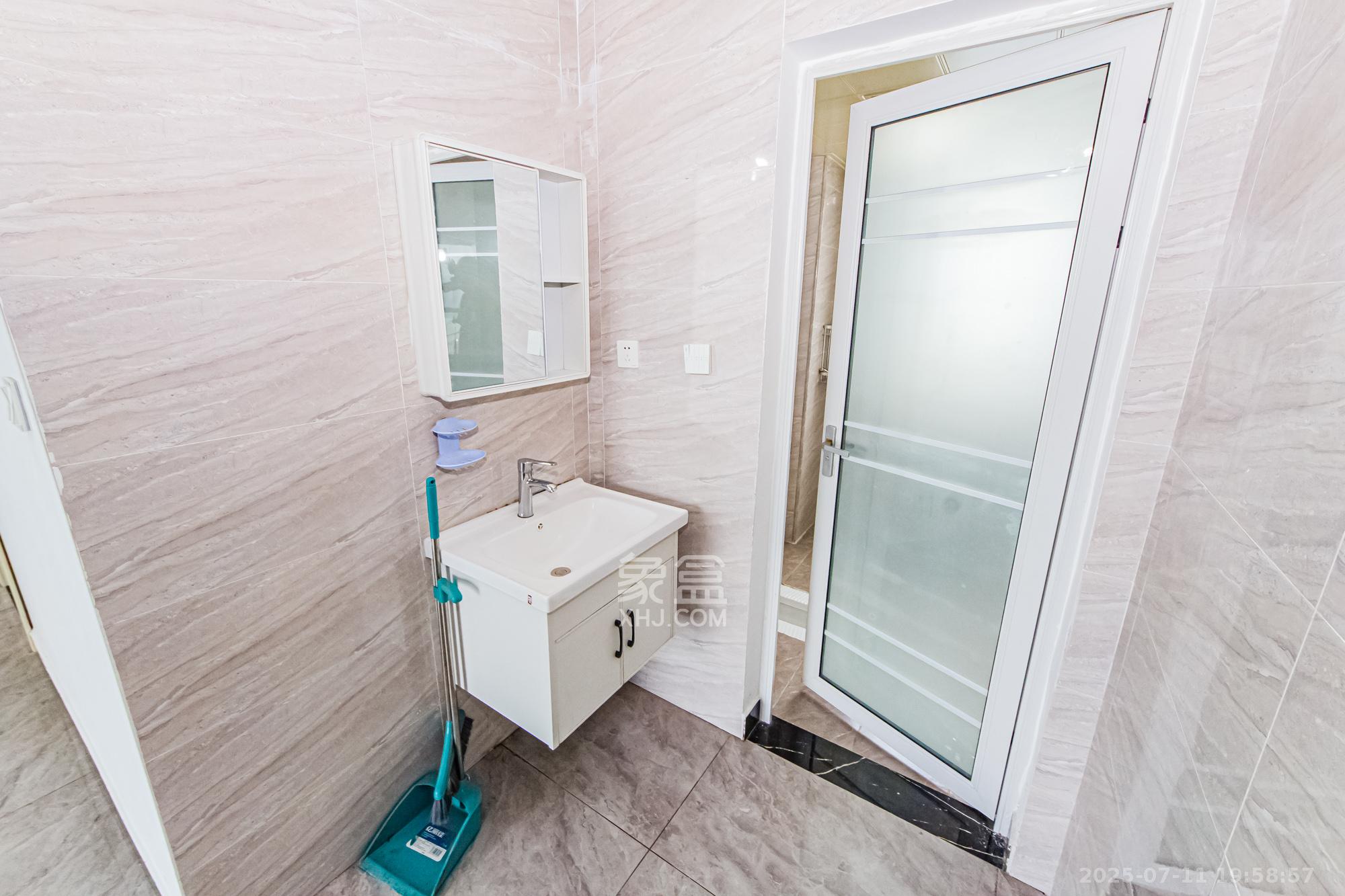 北辰三角洲E7区 4室2厅2卫 230.0万 北辰三角洲E7区 4室2厅2卫 230.0万卫生间