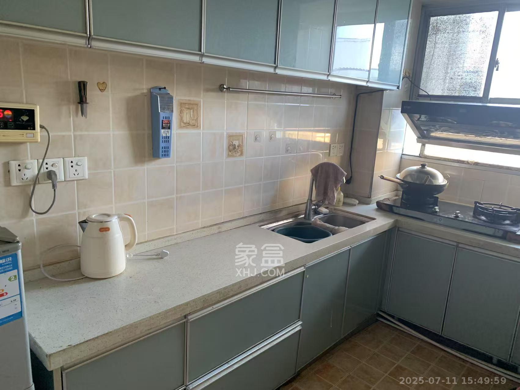 梨子山小区 3室2厅1卫 2000.0元/月 梨子山小区 3室2厅1卫 2000.0元/月室内图