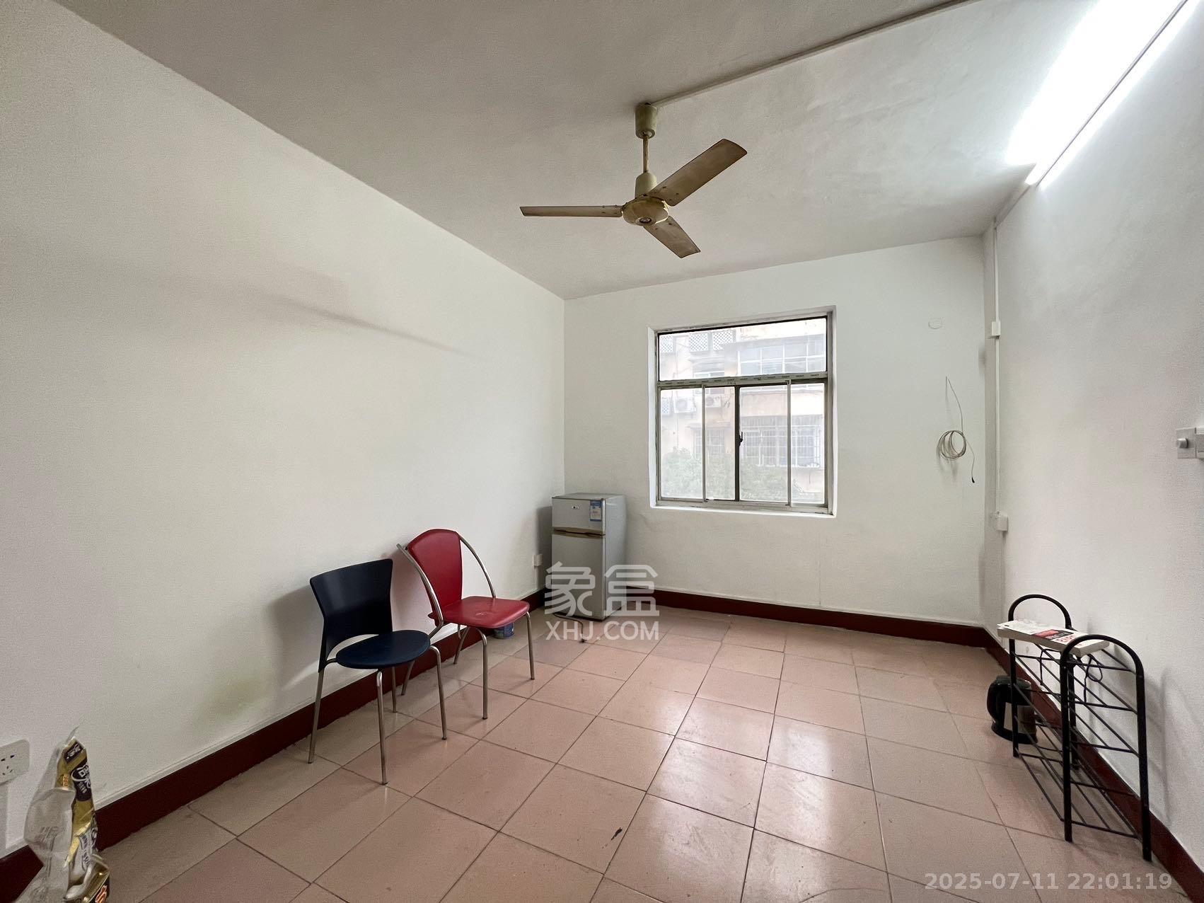 曙光小区  1室1厅1卫    1000.0元/月 曙光小区  1室1厅1卫    1000.0元/月