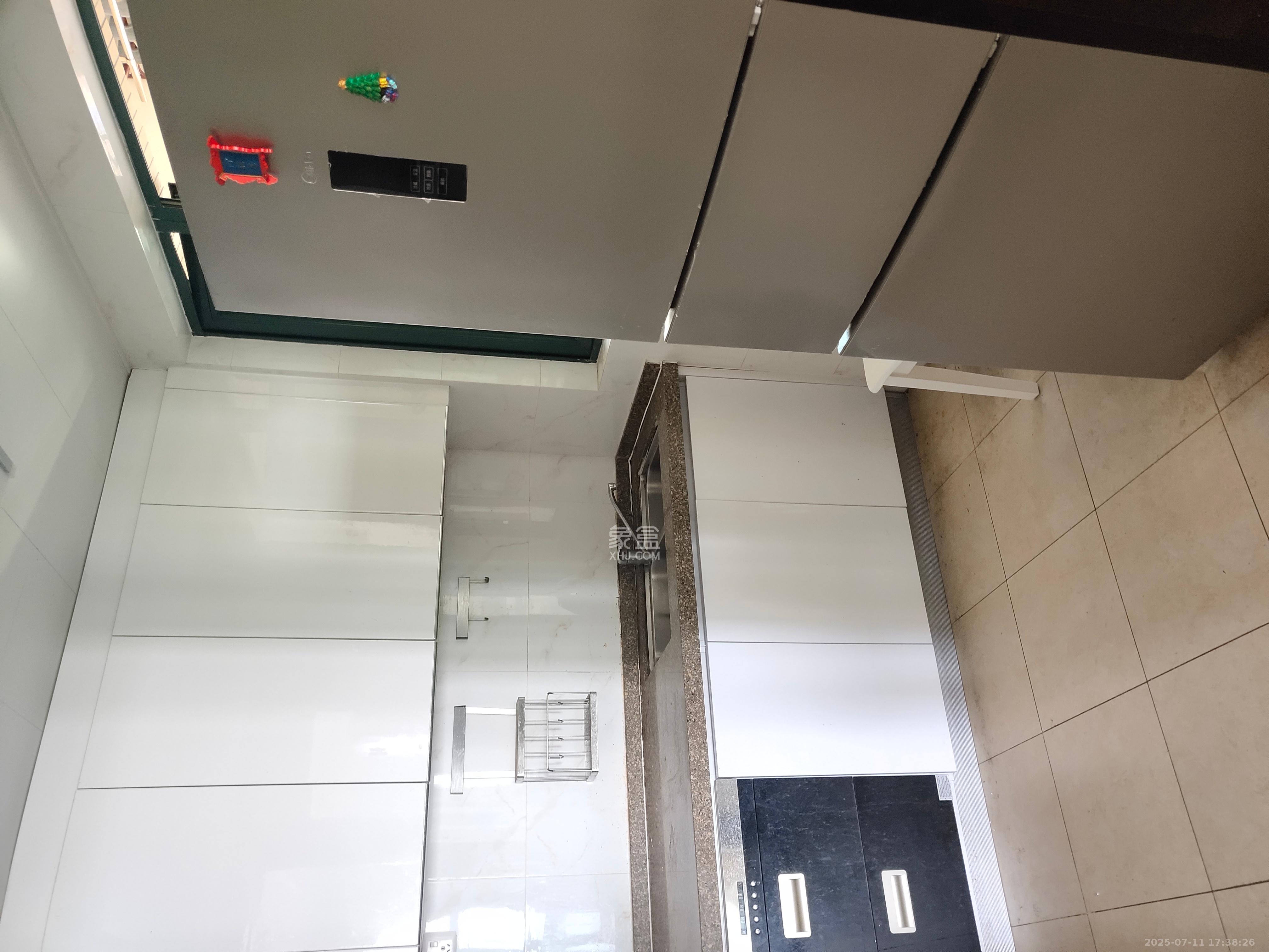 恒大翡翠华庭 3室2厅1卫 2200.0元/月 恒大翡翠华庭 3室2厅1卫 2200.0元/月室内图