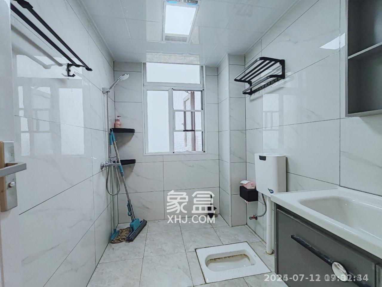和悦城(蟠龙景苑)  1室1厅1卫   1300.00元/月室内图