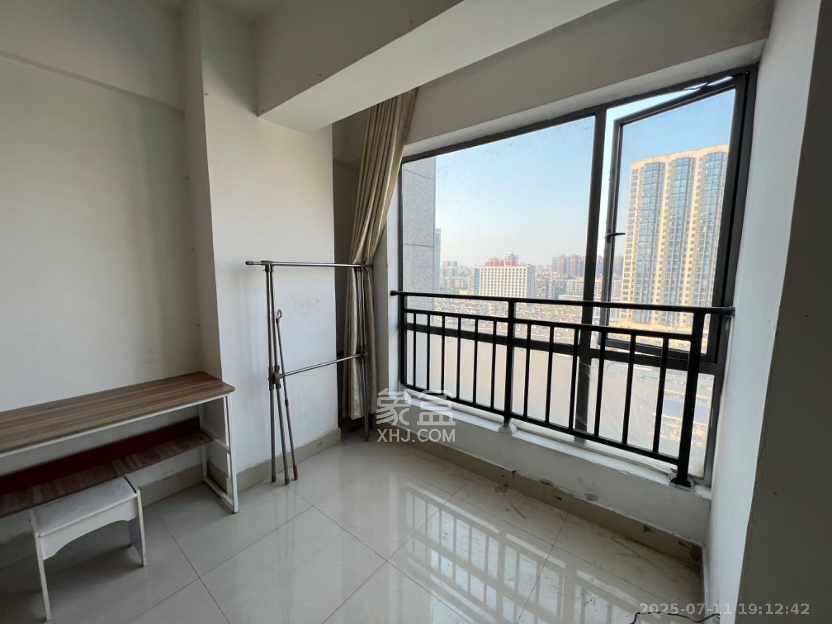 西子一间  1室1厅1卫    1500.0元/月 西子一间  1室1厅1卫    1500.0元/月室内图