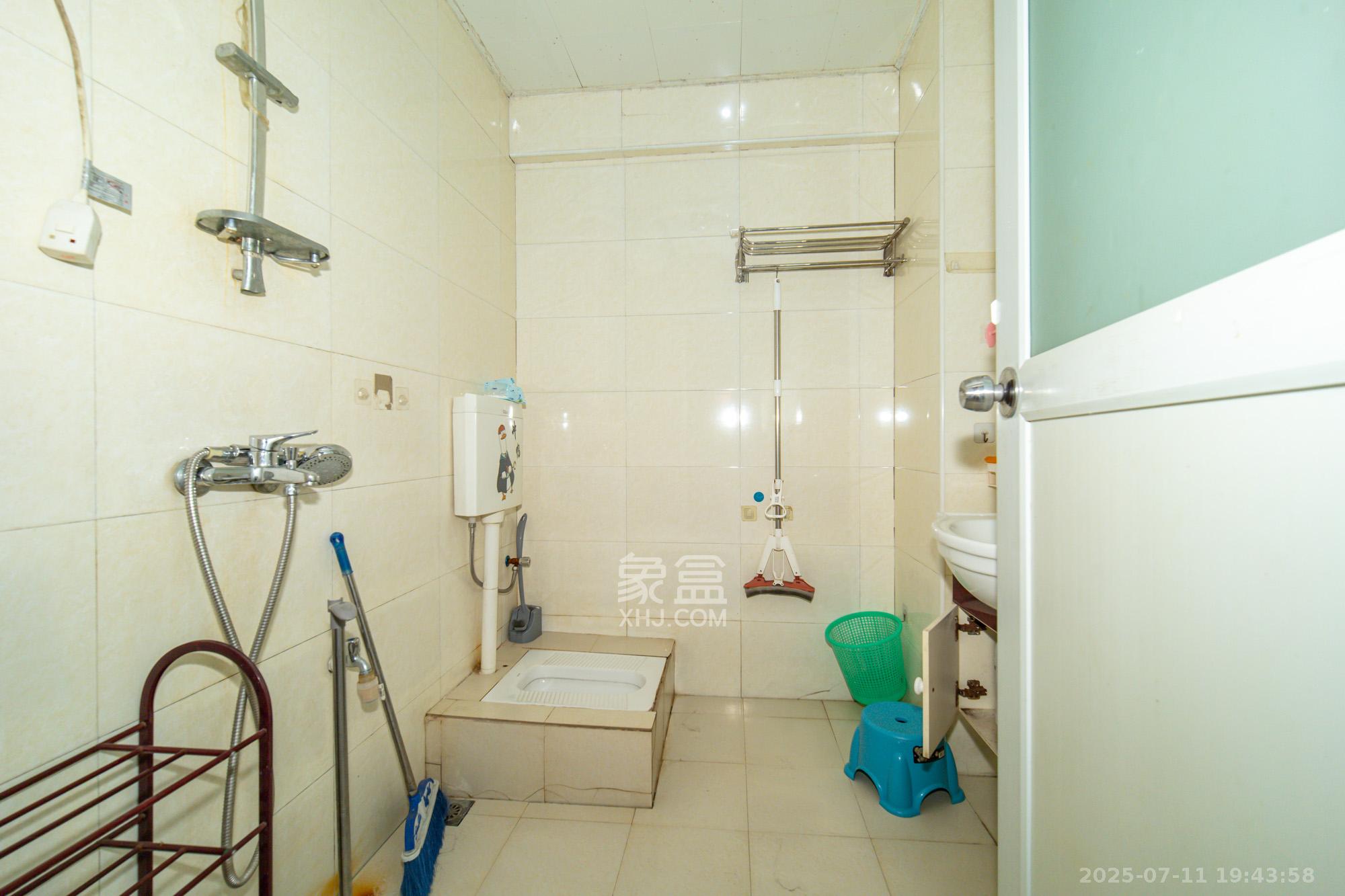 尚都花园城  1室1厅1卫    16.8万卫生间