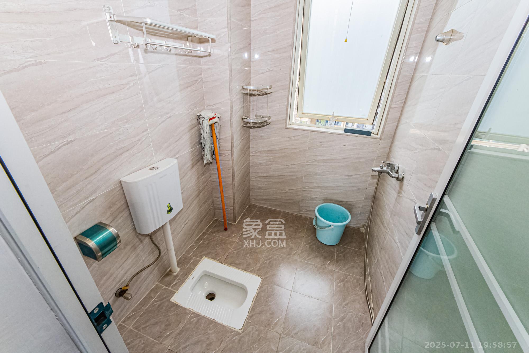 北辰三角洲E7区  4室2厅2卫    230.0万卫生间