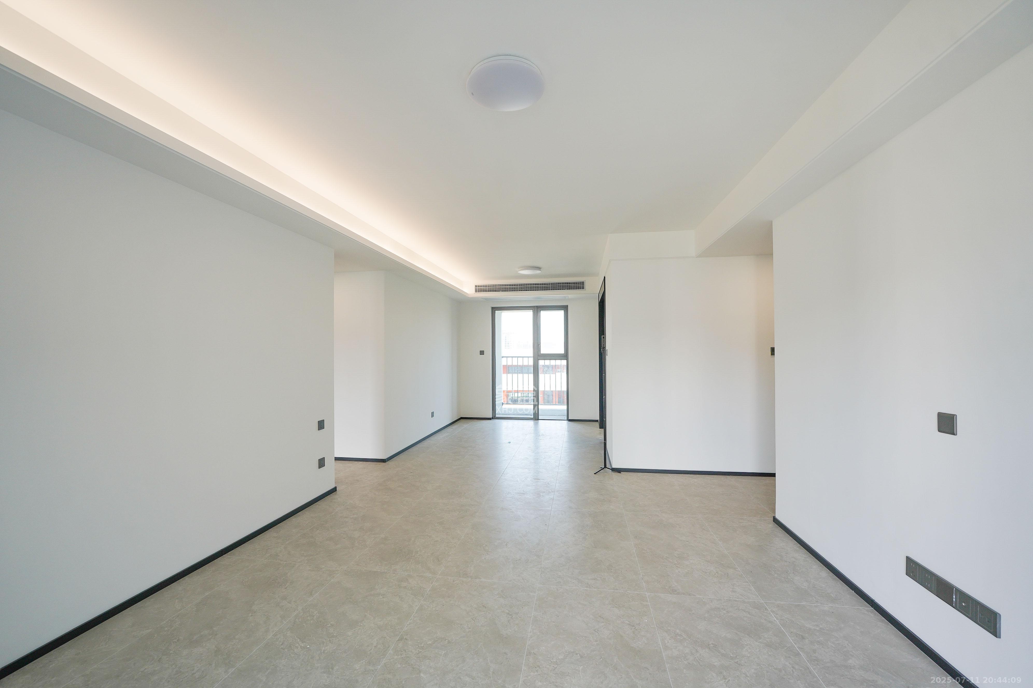 中海寰宇天下 4室2厅2卫 148.00万 中海寰宇天下 4室2厅2卫 148.00万客厅