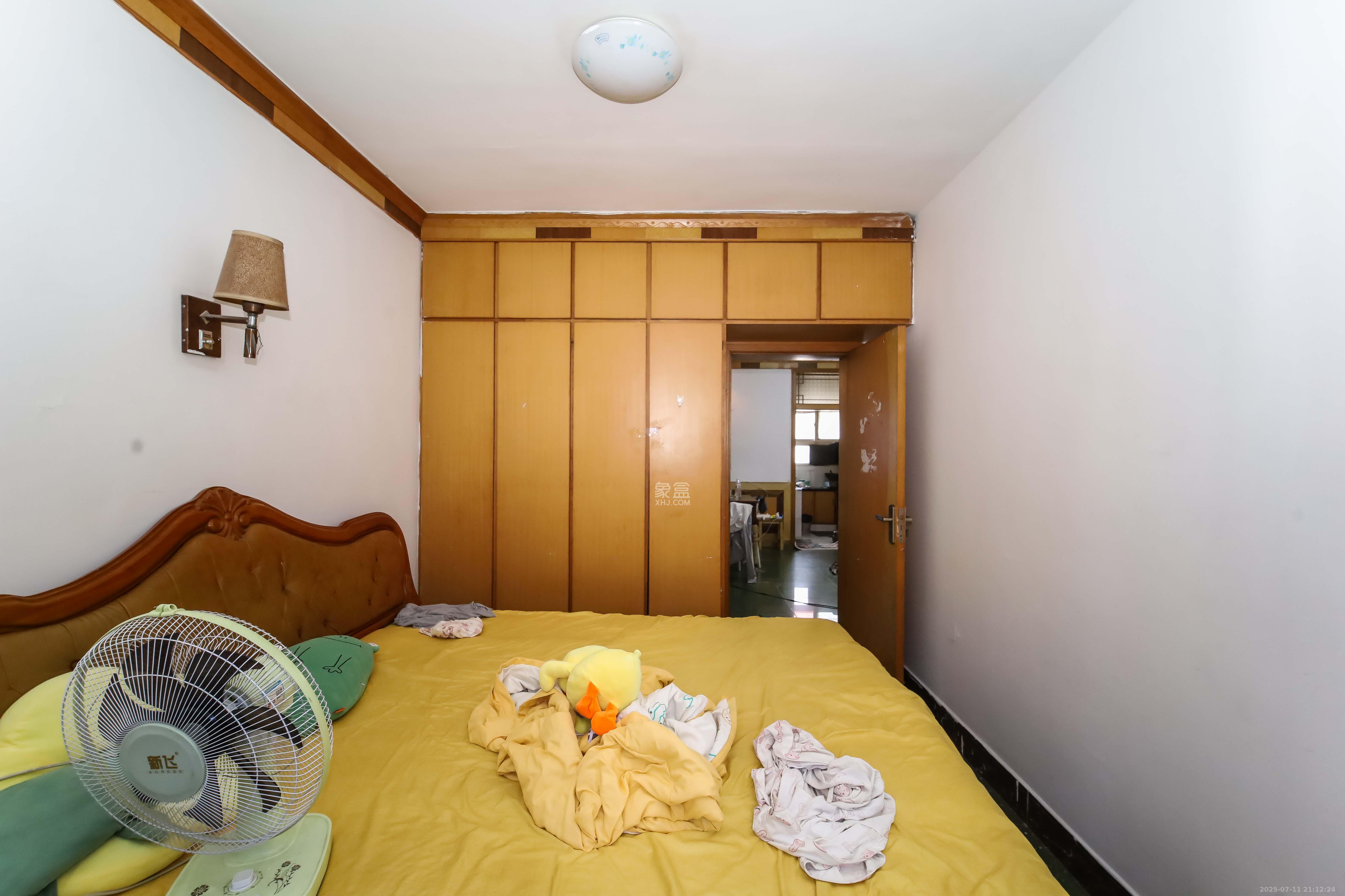 荷花园小区（安置房小区）  2室2厅1卫    38.0万卧室