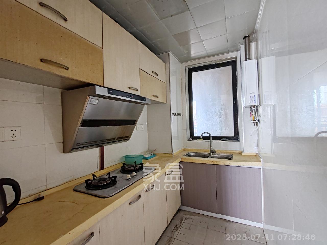 三一街区  3室2厅1卫   1800.00元/月室内图