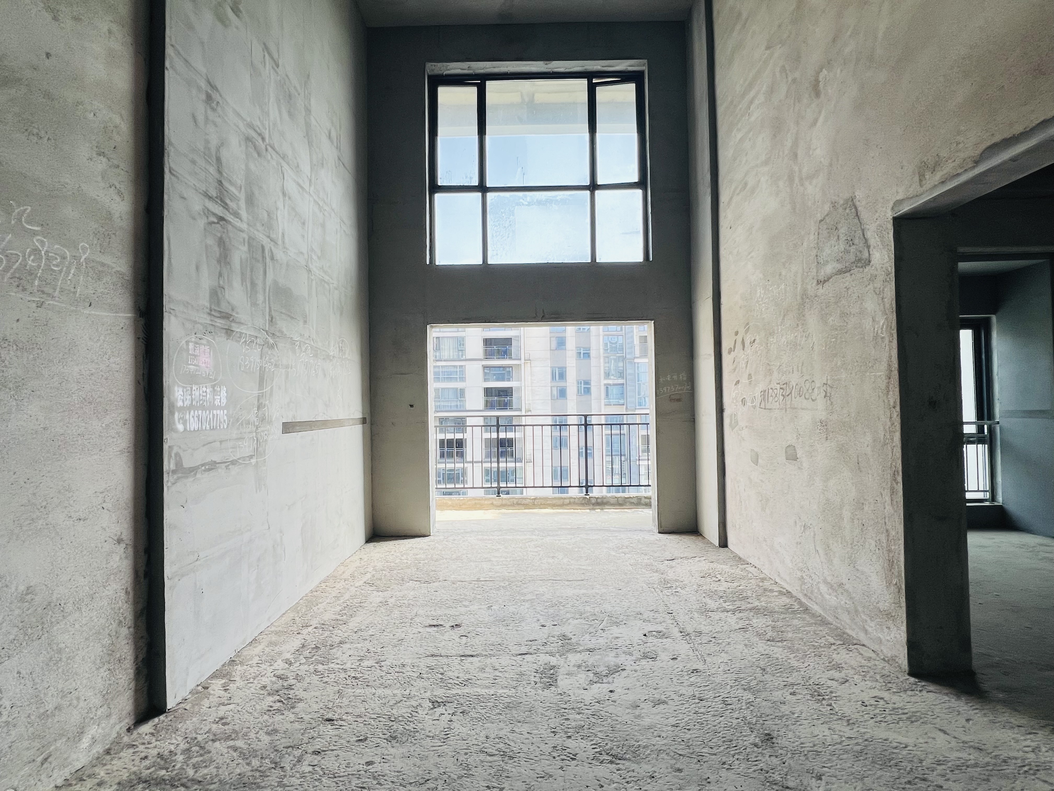 领御一方中心 3室2厅2卫 64.8万 领御一方中心 3室2厅2卫 64.8万客厅