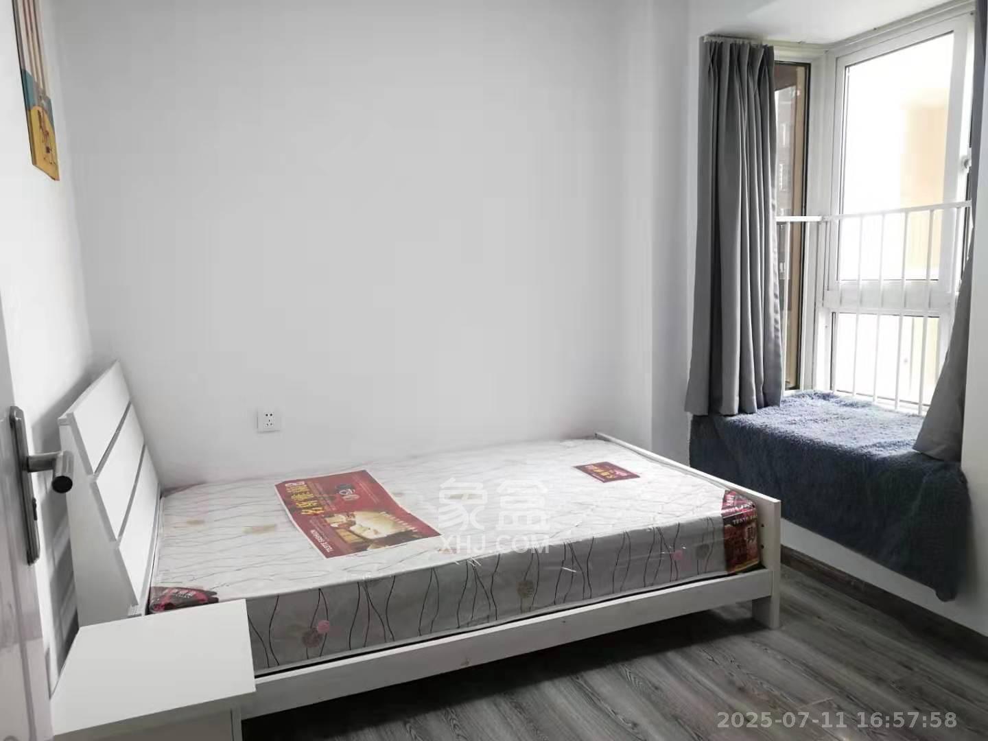 山水湾  3室2厅2卫   2200.00元/月室内图