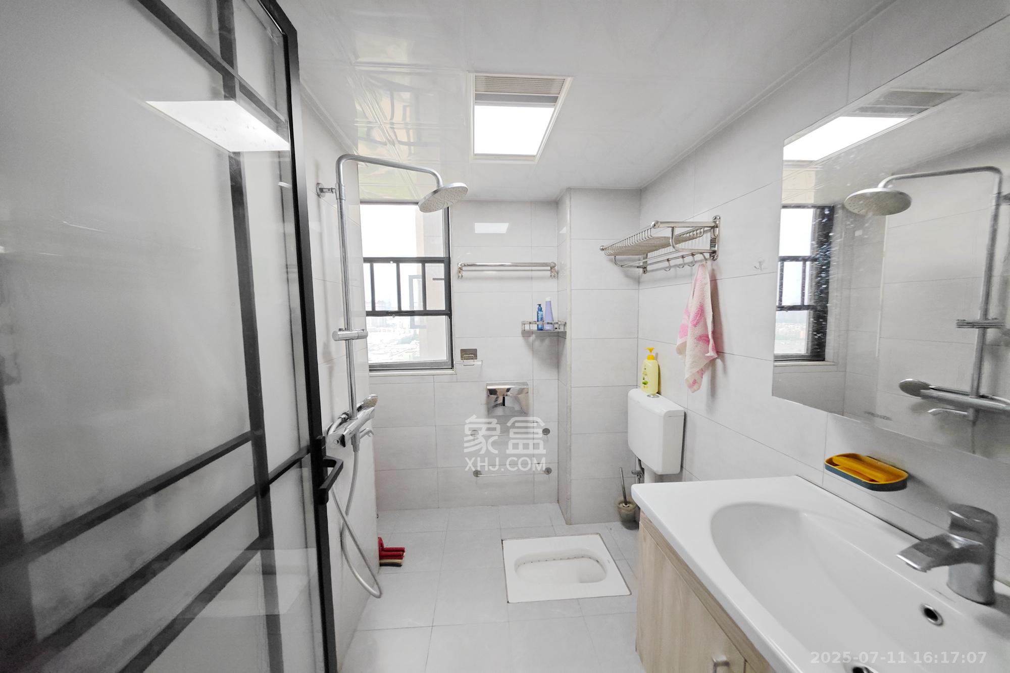 建发中央悦府  3室2厅2卫    149.0万其他
