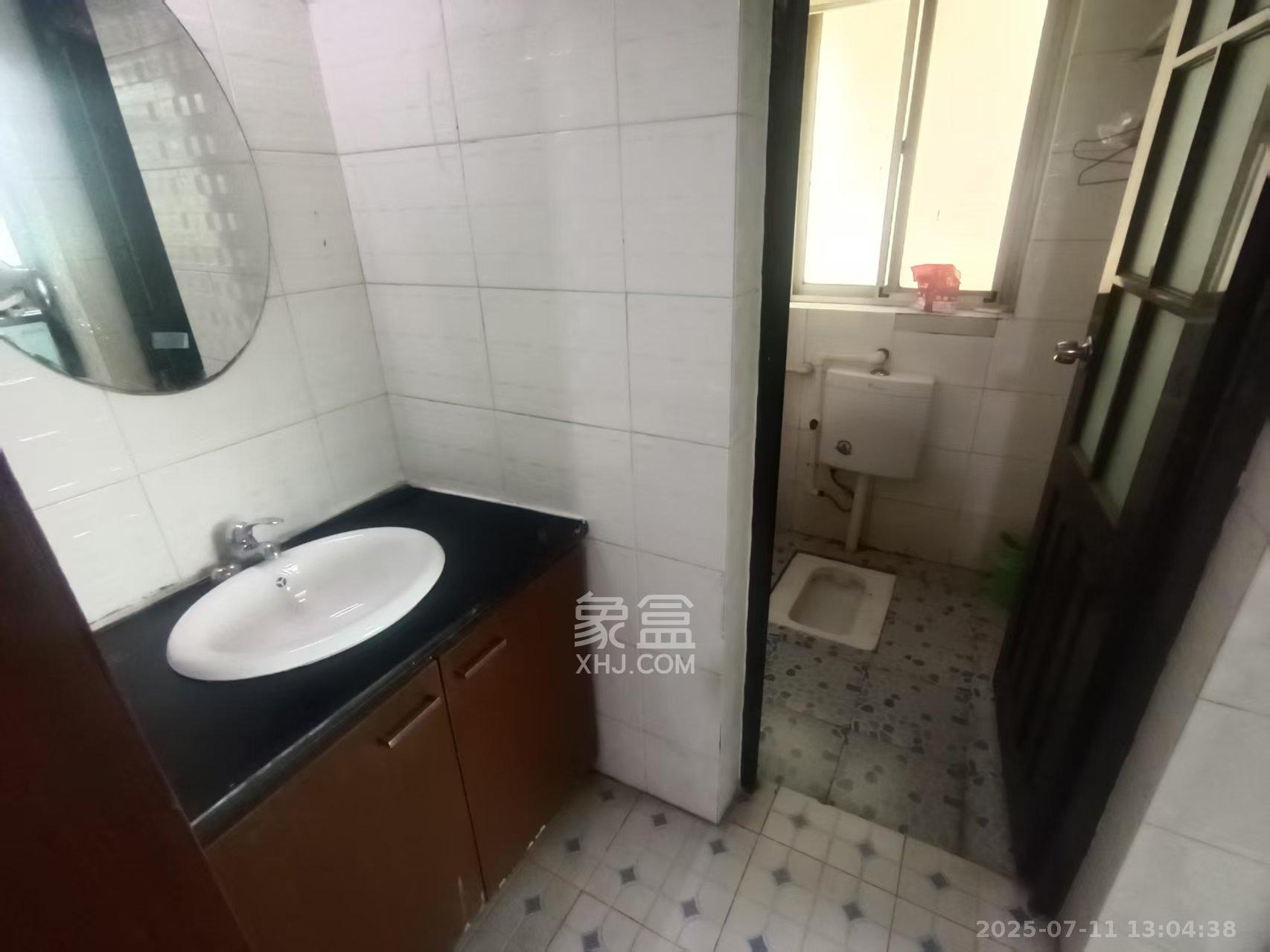 银晟花园  3室2厅2卫   1800.00元/月室内图
