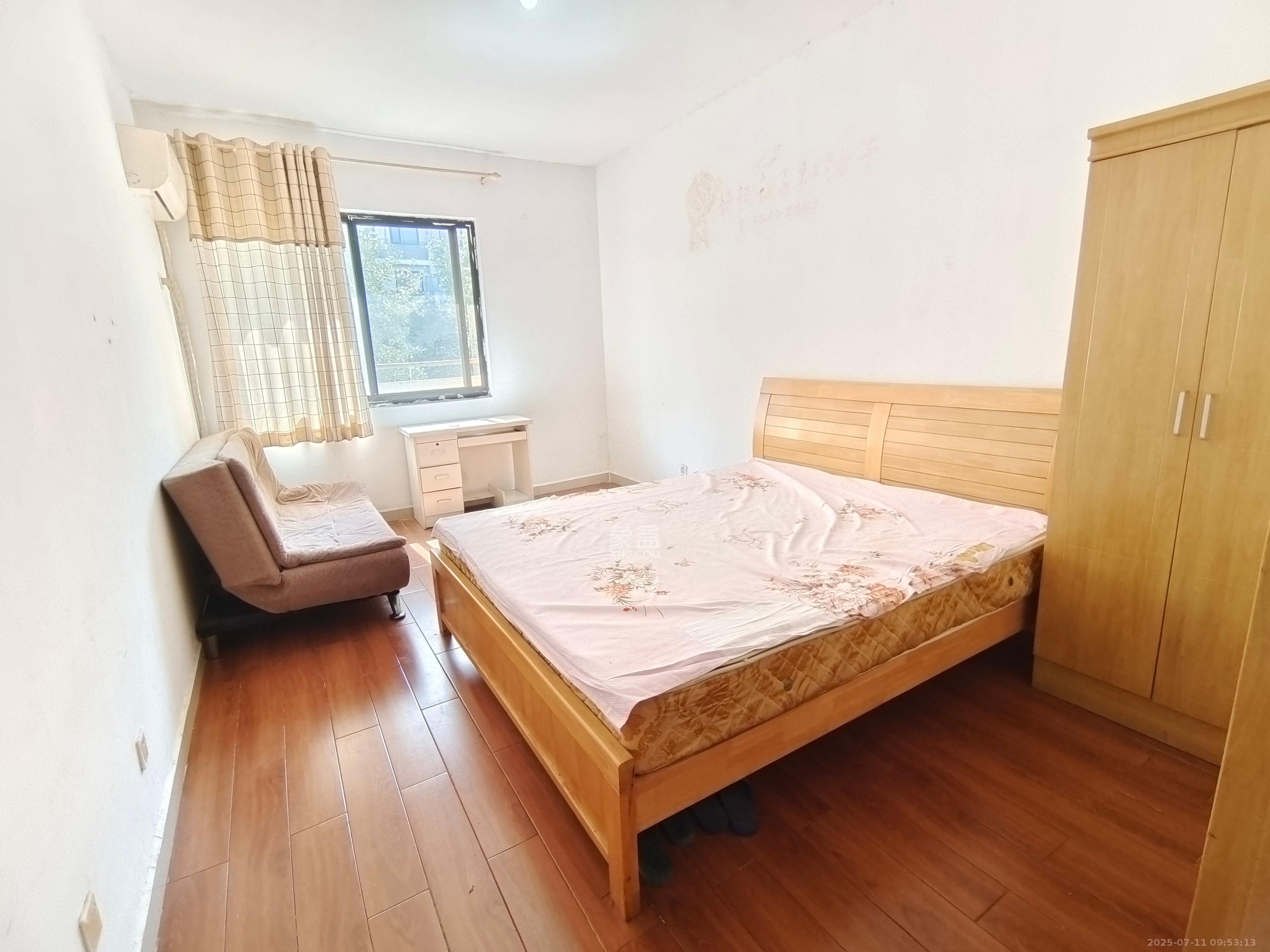 阳光100三期  2室2厅1卫   2100.00元/月室内图