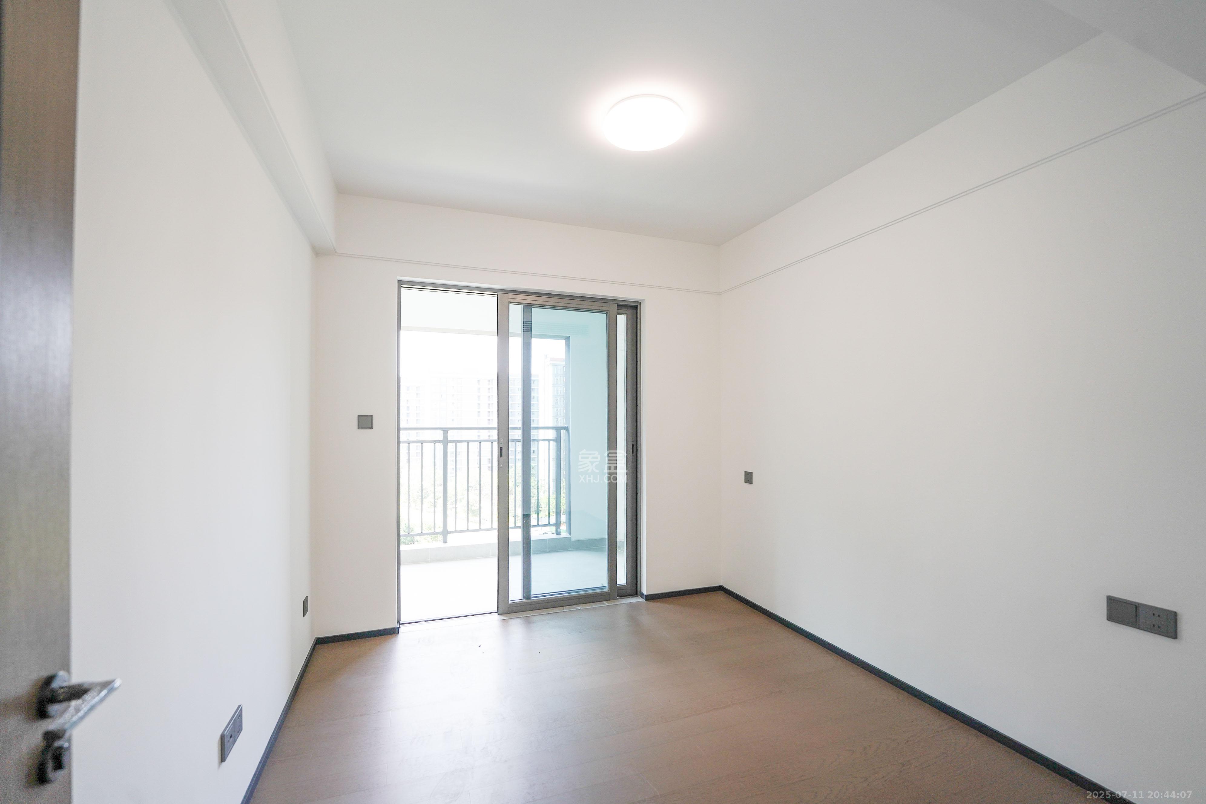 中海寰宇天下 4室2厅2卫 148.00万 中海寰宇天下 4室2厅2卫 148.00万卧室