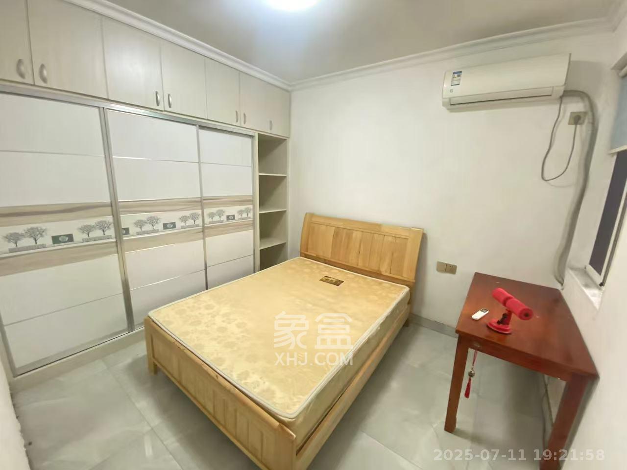 巧克力空间（建鸿达现代大厦）  3室2厅1卫   2300.00元/月室内图