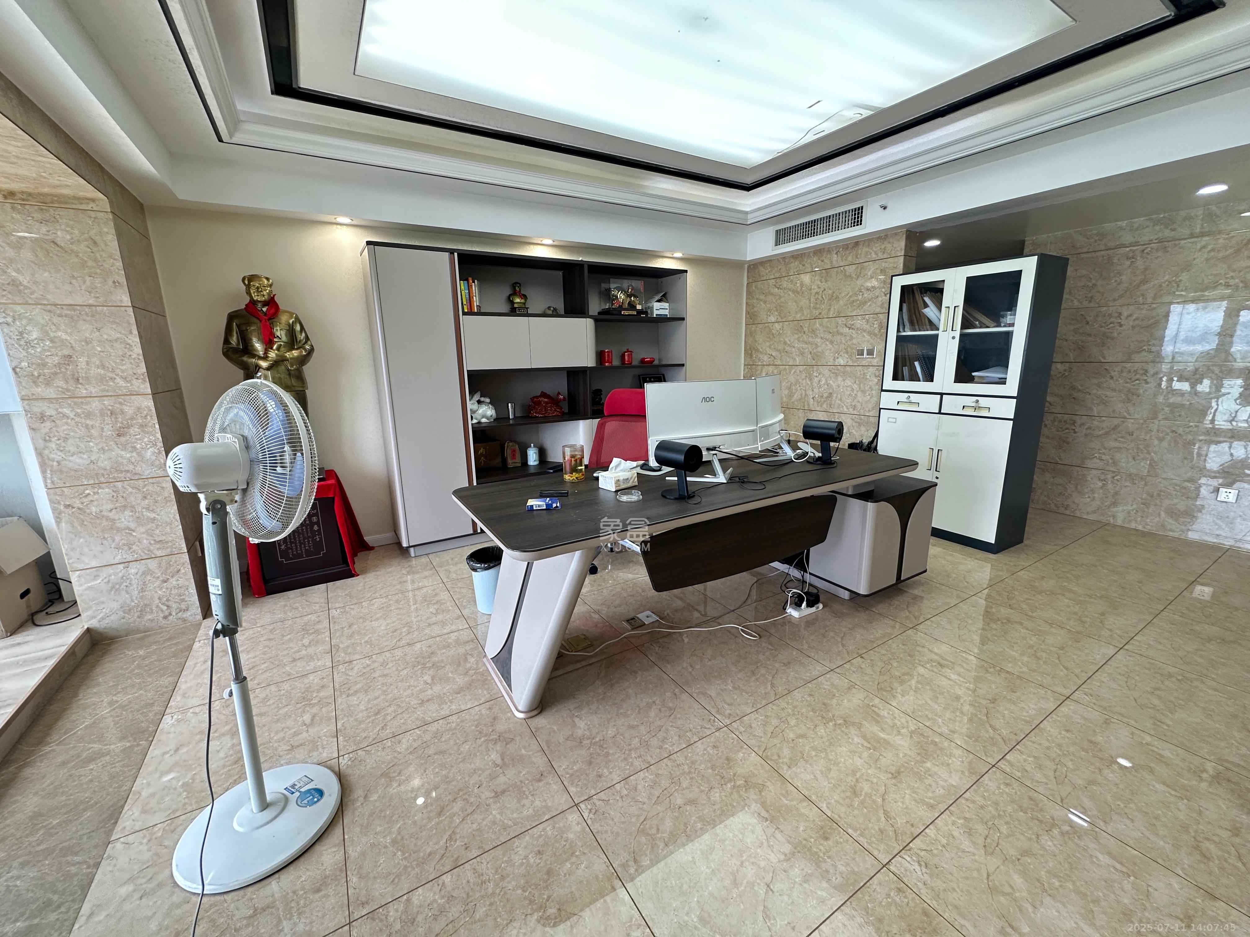 保利国际广场 1室2厅1卫 8200.0元/月 保利国际广场 1室2厅1卫 8200.0元/月室内图