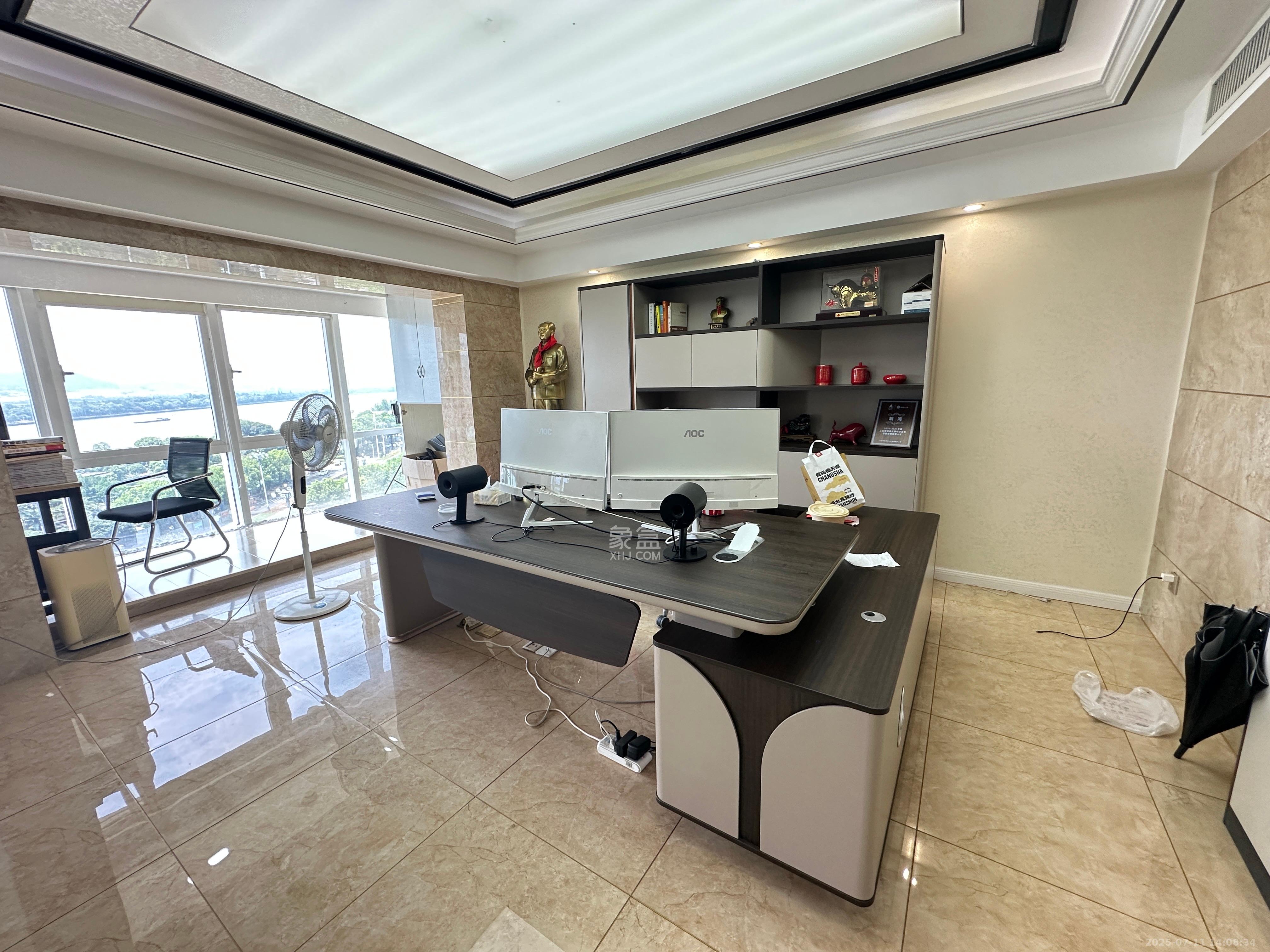 保利国际广场 1室1厅1卫 8200.0元/月 保利国际广场 1室1厅1卫 8200.0元/月室内图