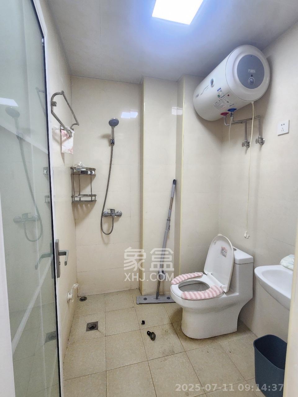 麓江春  1室1厅1卫   2300.00元/月室内图