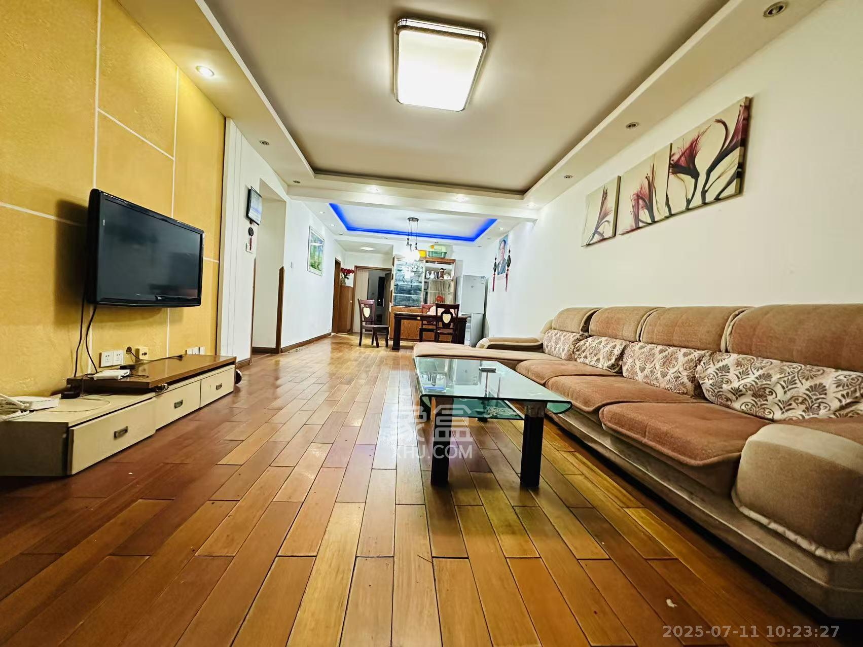 佳阳悦景馨都  3室2厅2卫    2300.0元/月 佳阳悦景馨都  3室2厅2卫    2300.0元/月室内图